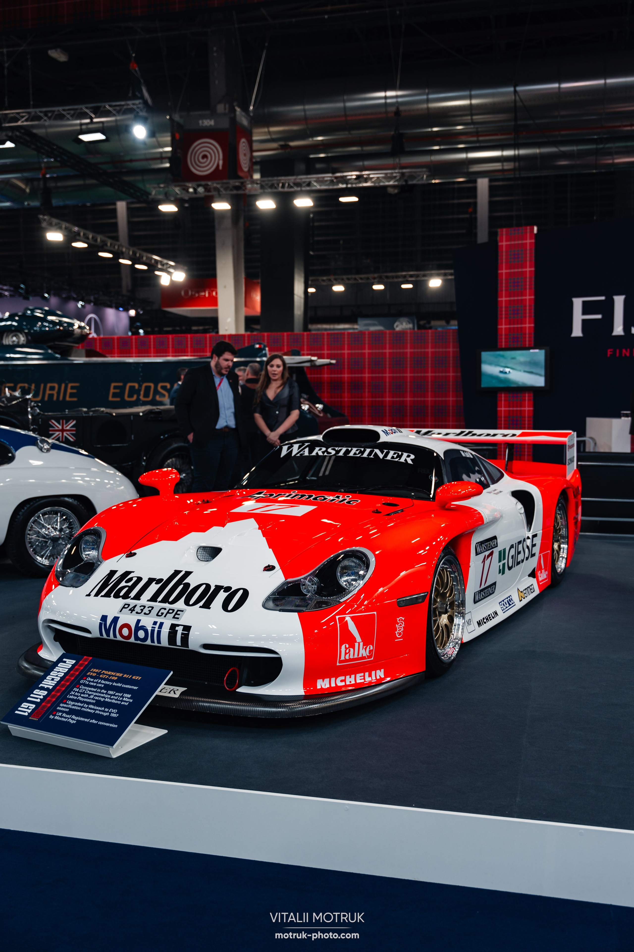 Retromobile-2024. Photographe de voitures à Paris — Vitalii Motruk