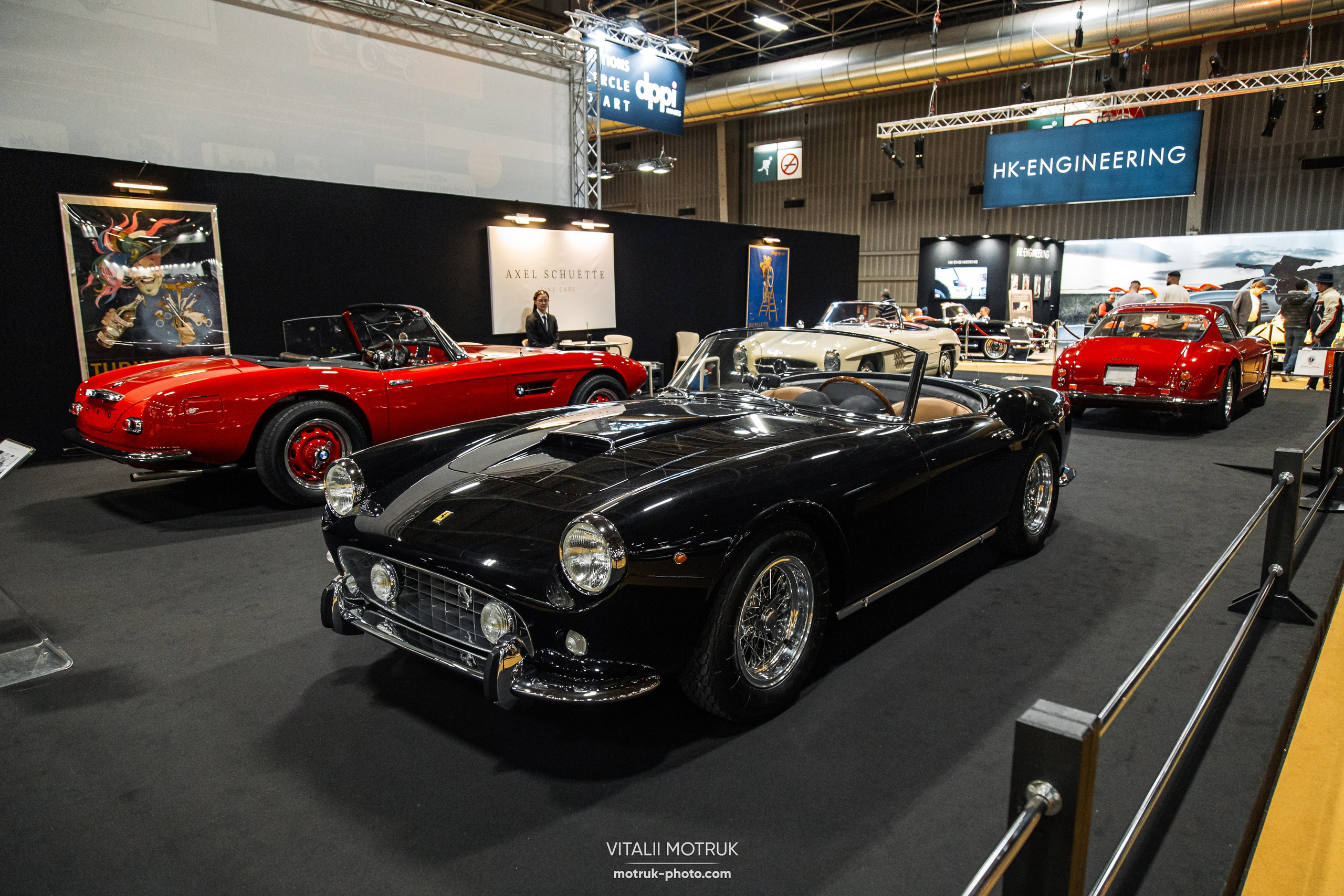 Retromobile 2023. Photographe de voitures à Paris — Vitalii Motruk