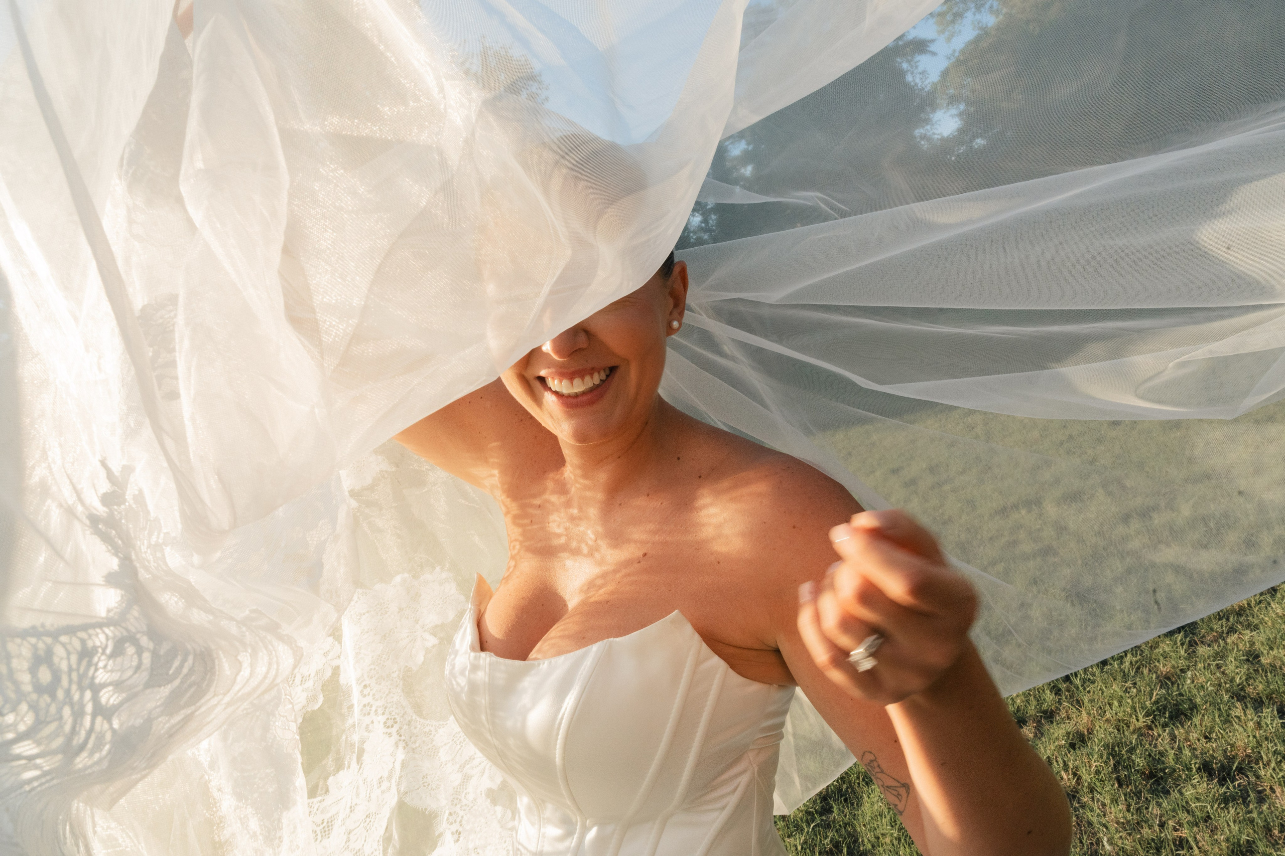 Lucy Hubert — Photographe de mariage à Paris et en France