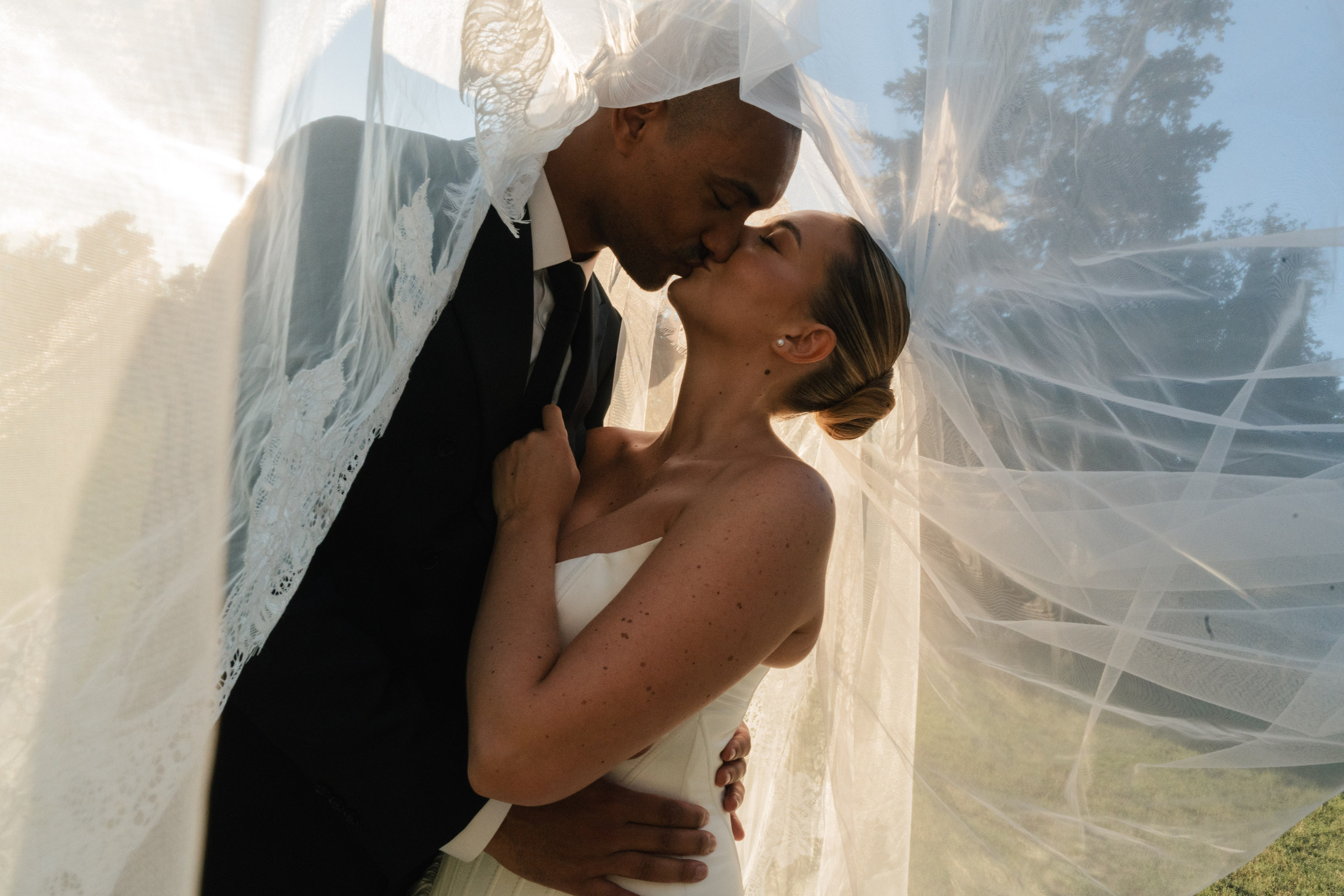 Lucy Hubert — Photographe de mariage à Paris et en France