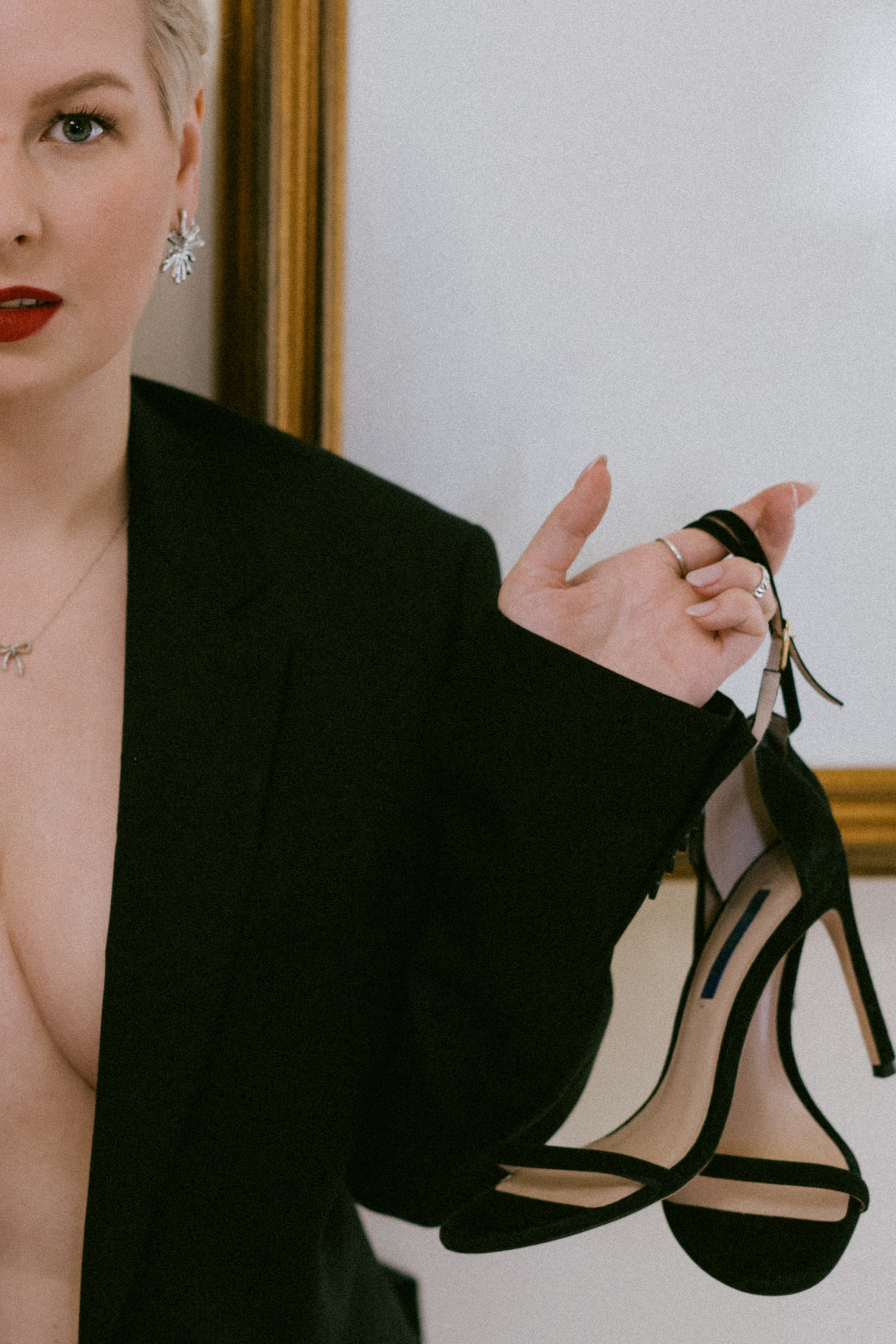 Luxury Boudoir Photography NYC | Four Seasons Hotel Photo Sessions. Videographer and photographer in New York // MAKAROV.VIDEO