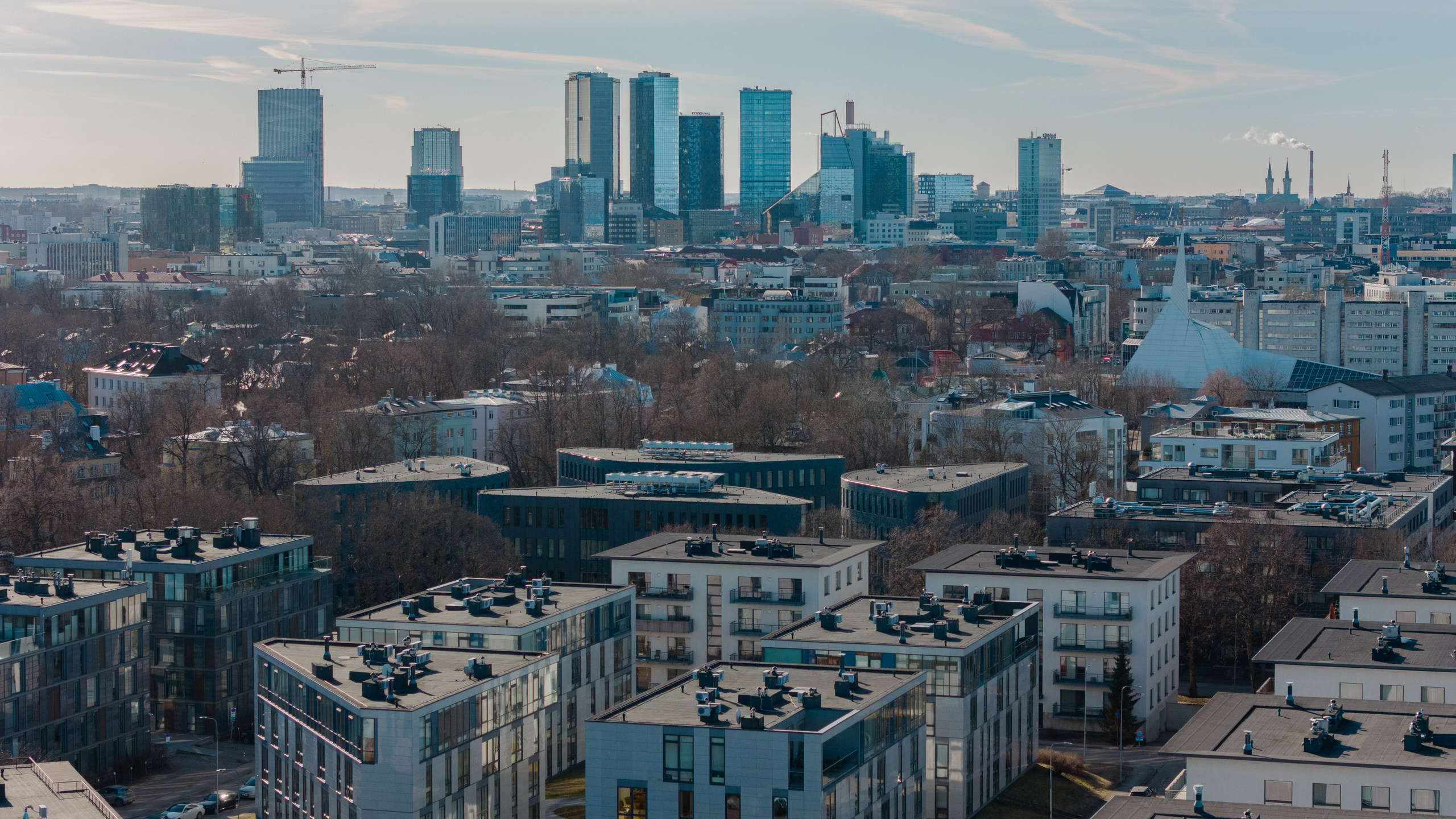 Дрон-съёмка и монтаж видео для бизнеса и соцсетей. Работаем в Таллине и по всей Эстонии. Также предлагаем обучение и консультации