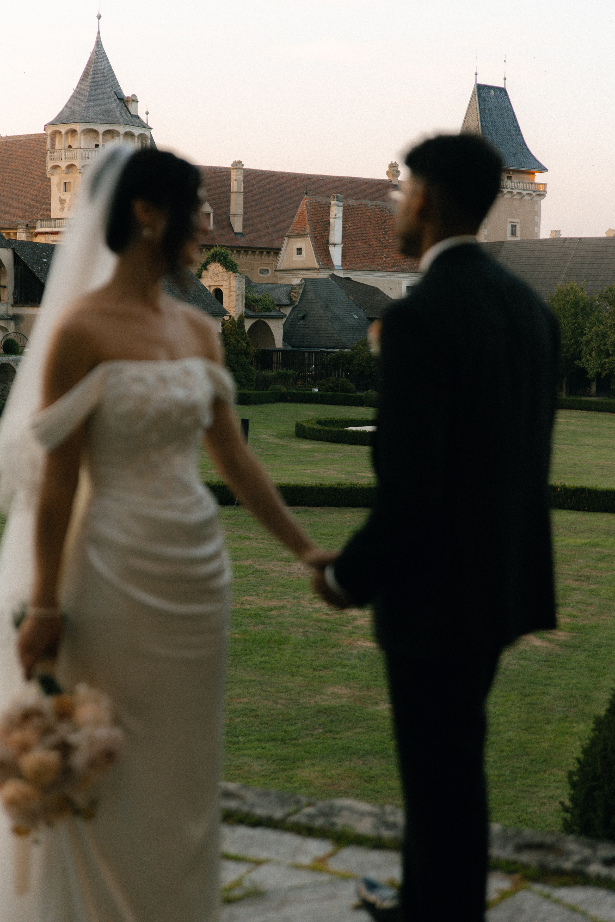 Elegant Castle Wedding in Austria | Alwin & Ruth’s Fairytale Celebration. Wedding photographer and videographer based in Timisoara, Romania