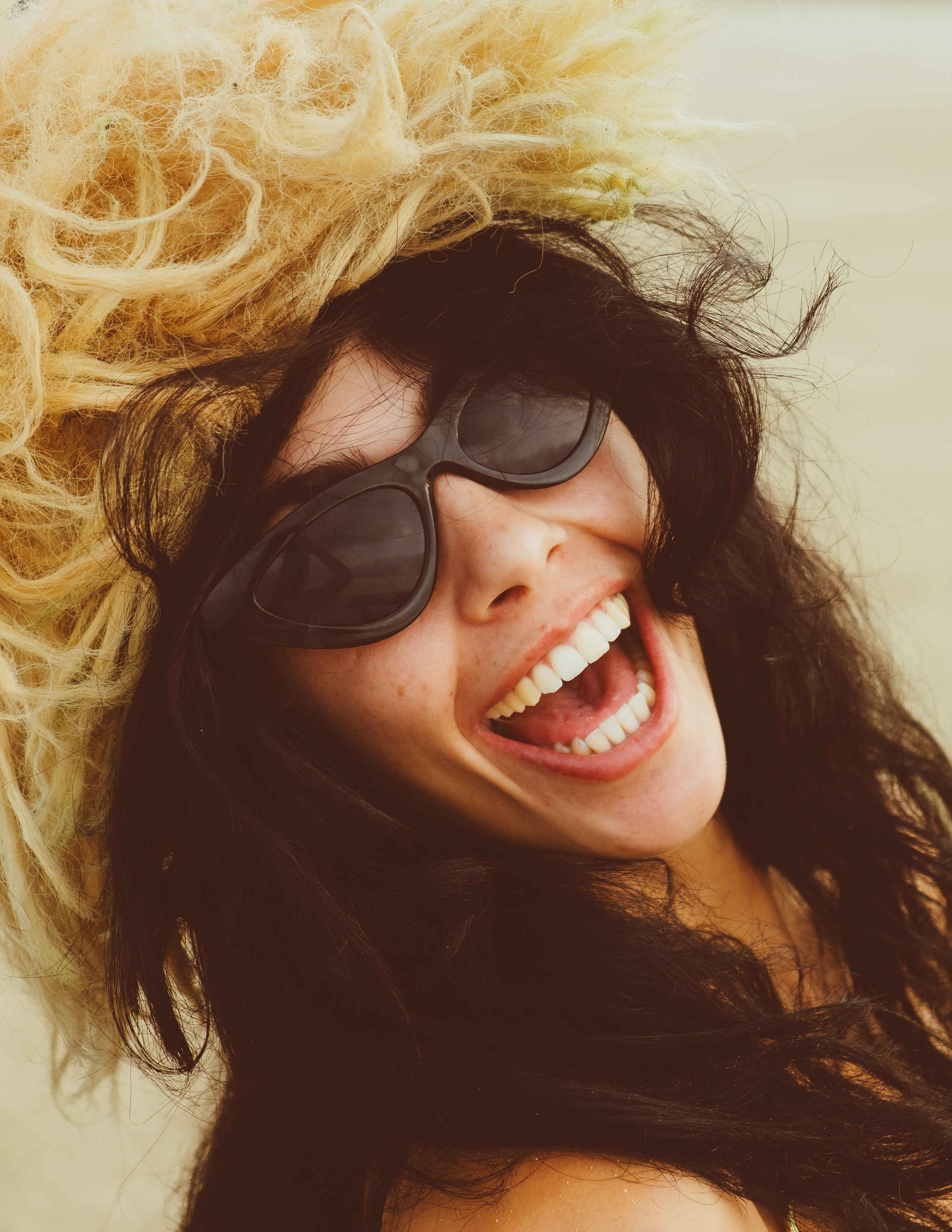 Beetlejuice на море: Экспериментальная фотосессия с цирковыми артистами — Фотограф Андрей Луковников