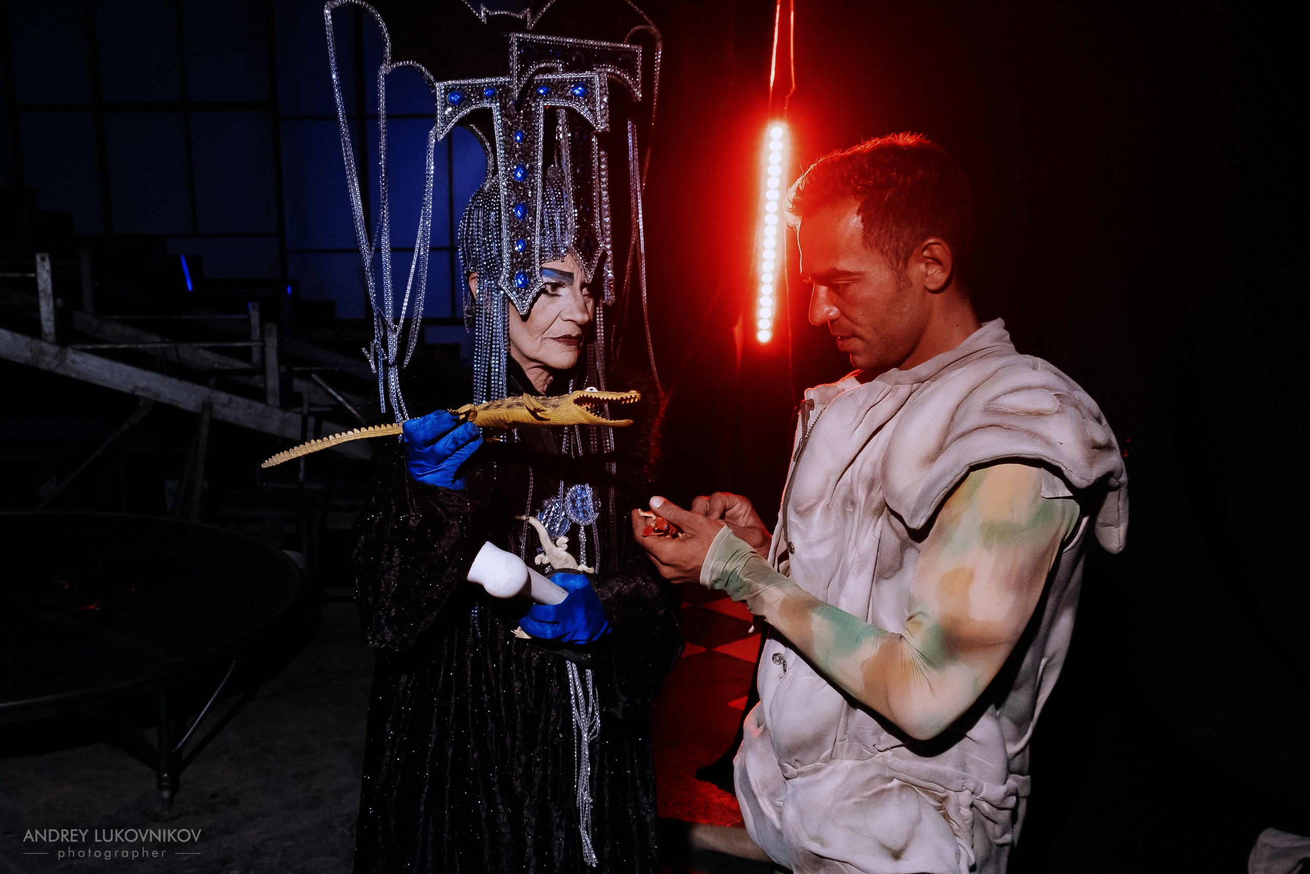 Sesión de fotos entre bastidores en El Circo Encantado: la vida de los artistas tras bambalinas