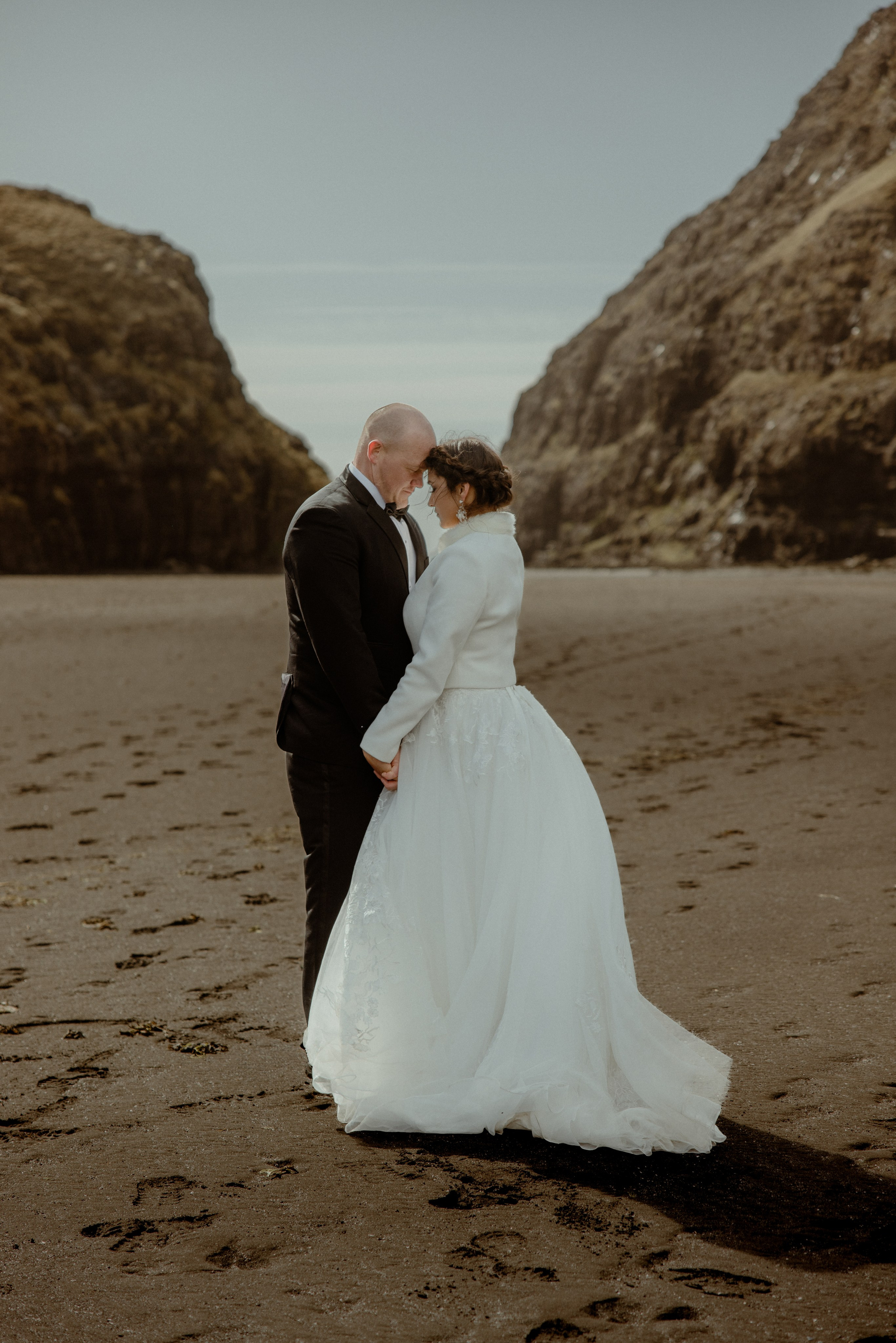 Faroe Islands elopement | Adventure wedding in Faroe Islands. Iceland elopement photographer & videographer