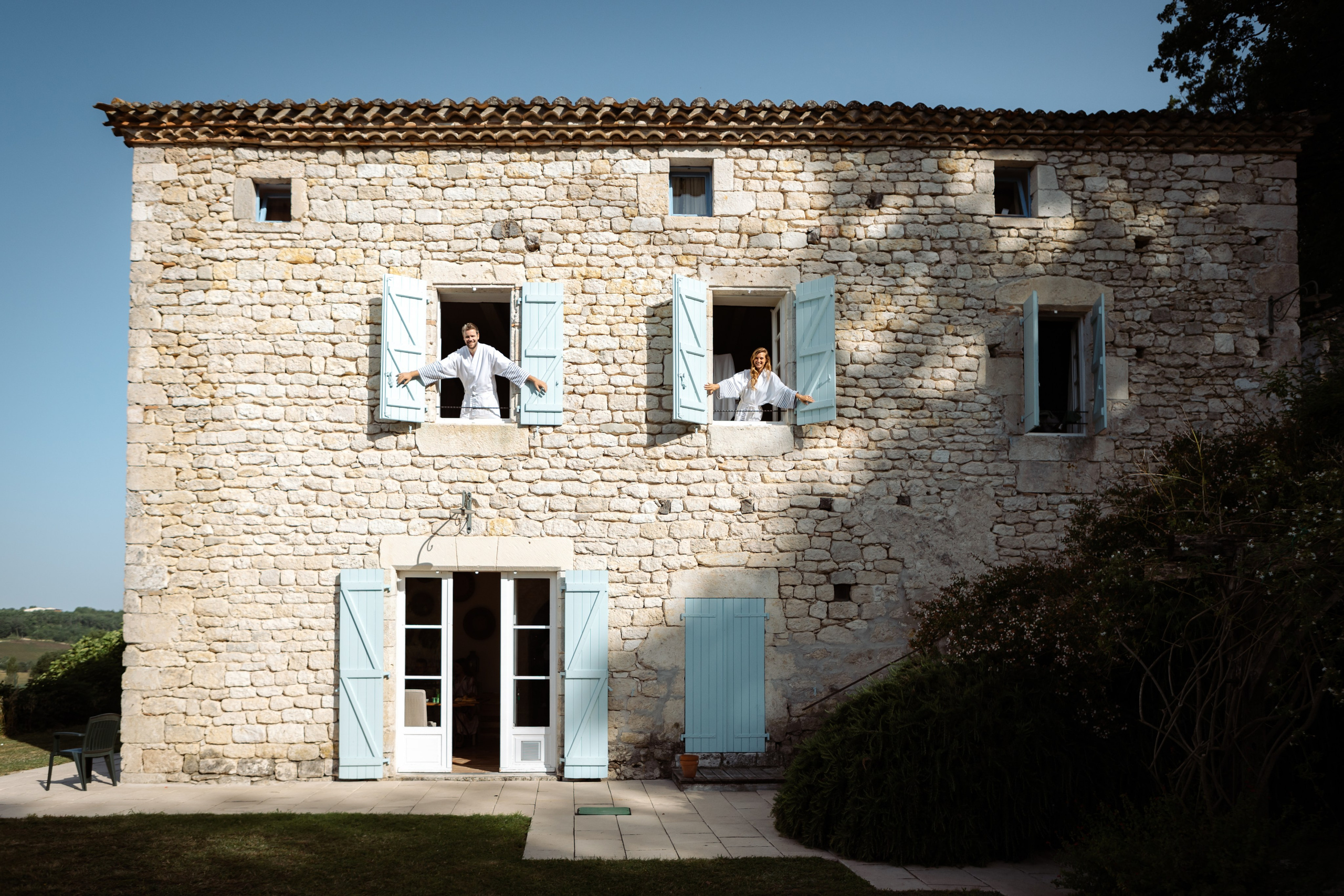 British — scottish wedding in Souquet Hall, Aquitaine, France. Eugénie Smirnova — your photographer in Toulouse and southwest France