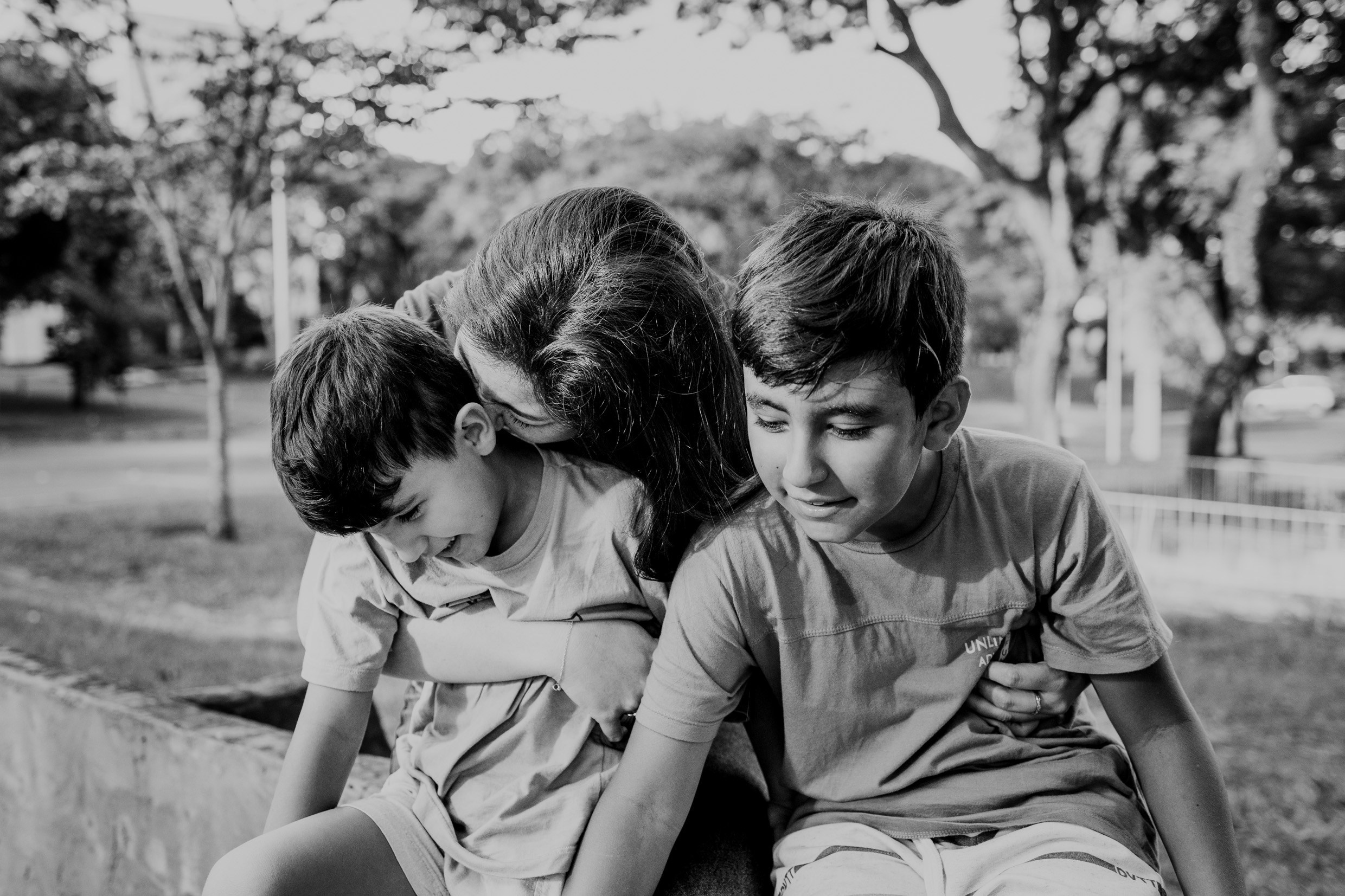 Ensaio mãe e filhos em Brasília • Asa Norte | Fotografia de Família. Fotógrafa em Brasília e Recife | Ensaios de família, gestante e festas infantis — Ize Fotografia