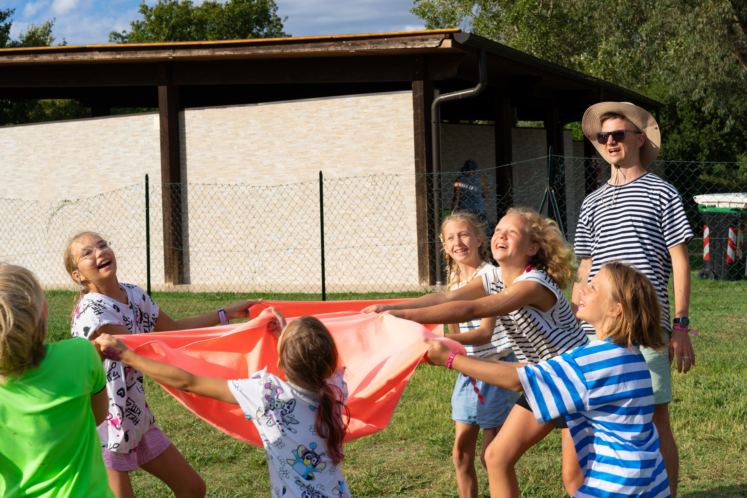 NEW РОДИТЕЛЬ И ПОДРОСТОК. Семейные лагеря в Европе с Ниной Янечковой и Ириной Зиновьевой