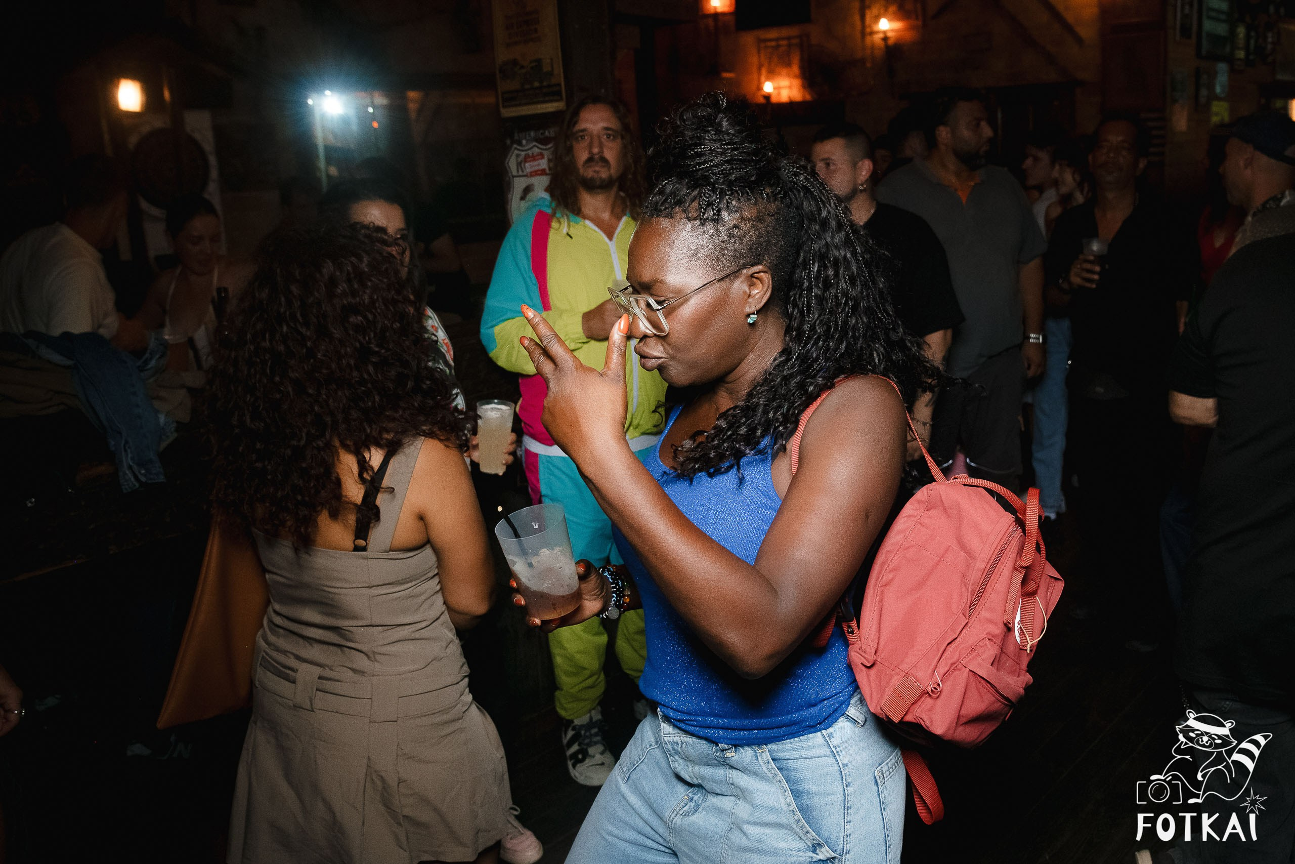 Fiesta Víspera de Festivo en El Paso Rock Bar – Hip Hop Old School | Reportaje fotográfico 08.10.2025 | FOTKAI