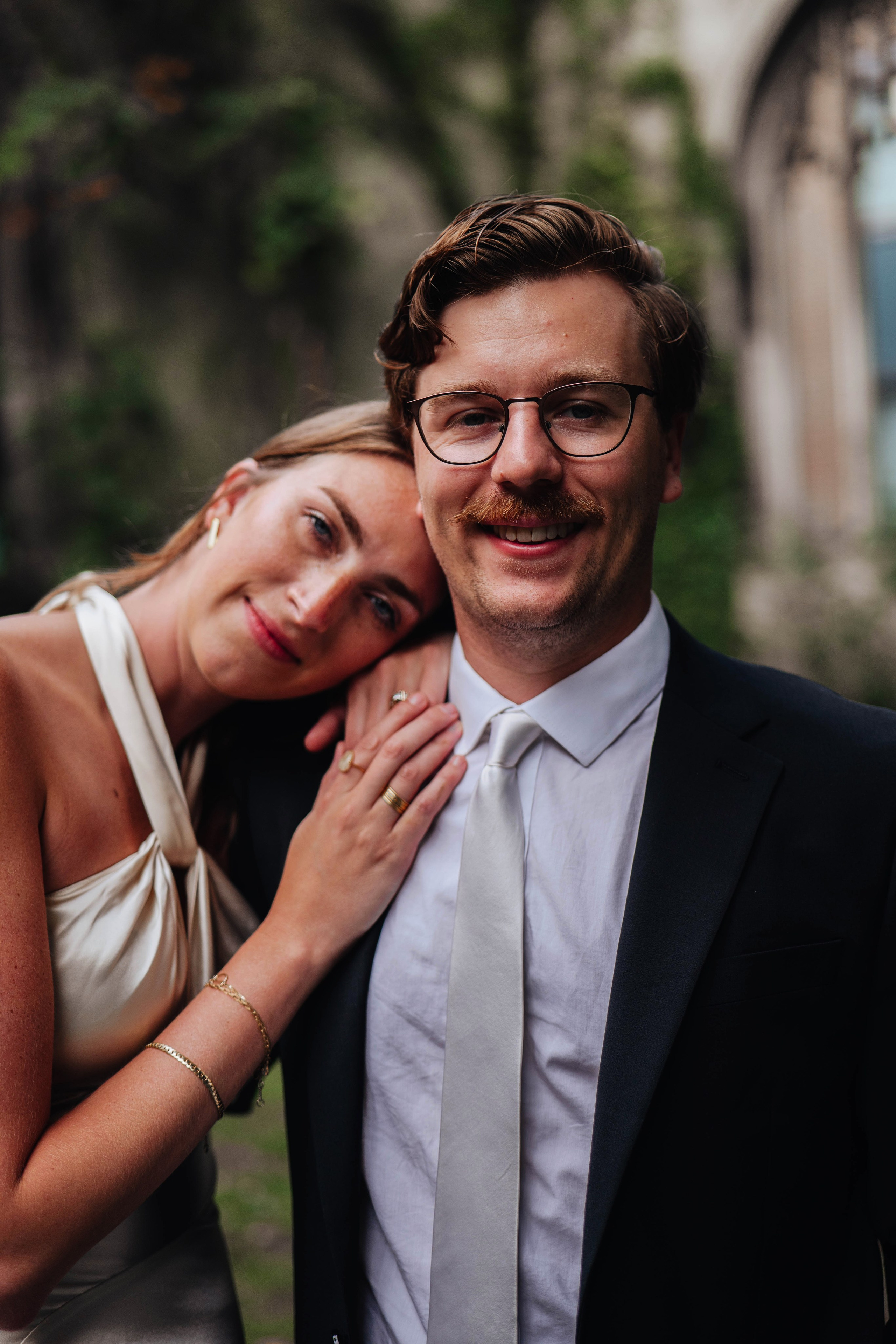 Love near Tower. Wedding and family photographer in London