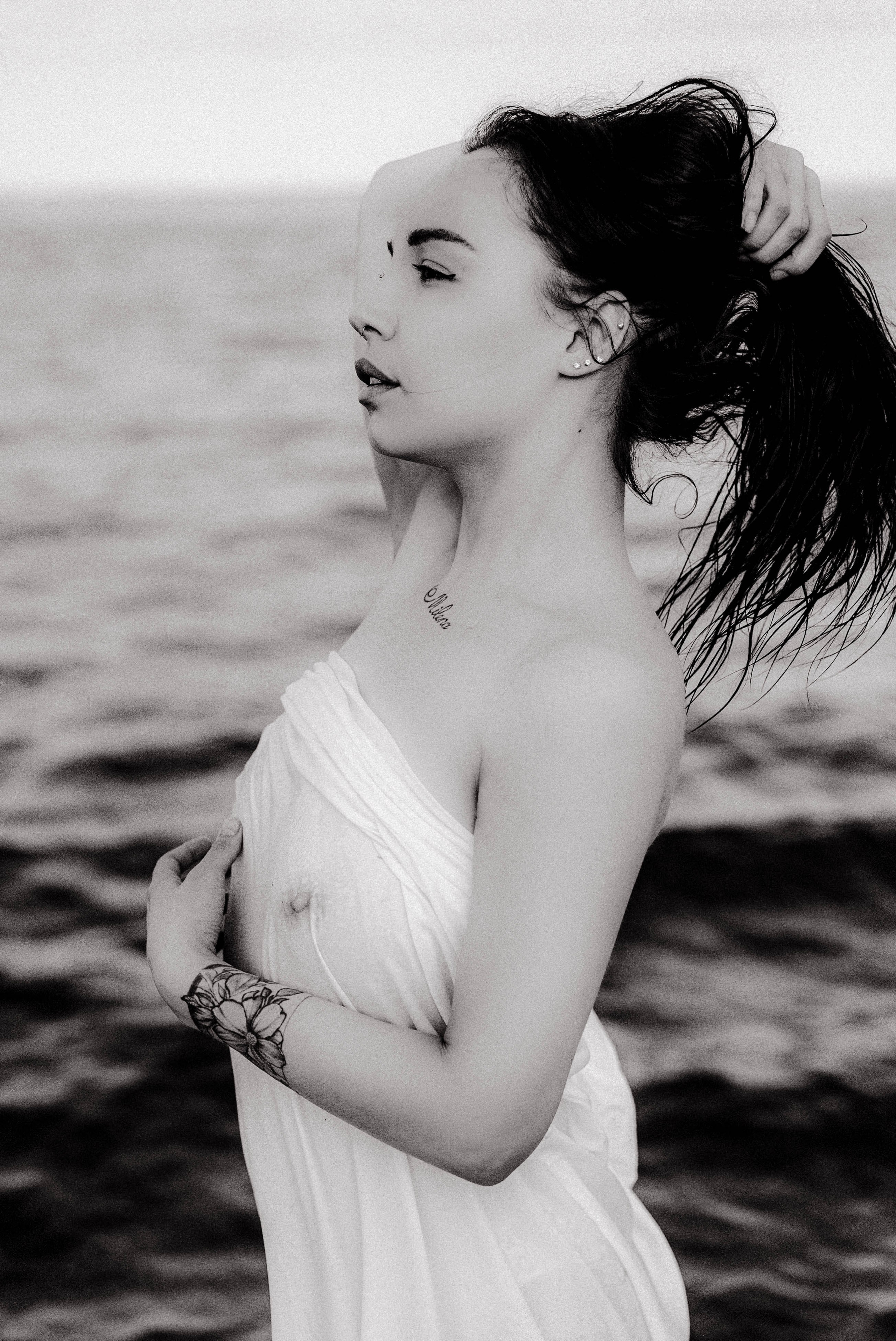 Luxury Beach Boudoir Photography | Floating Bed Photo Session. Videographer and photographer in New York // MAKAROV.VIDEO