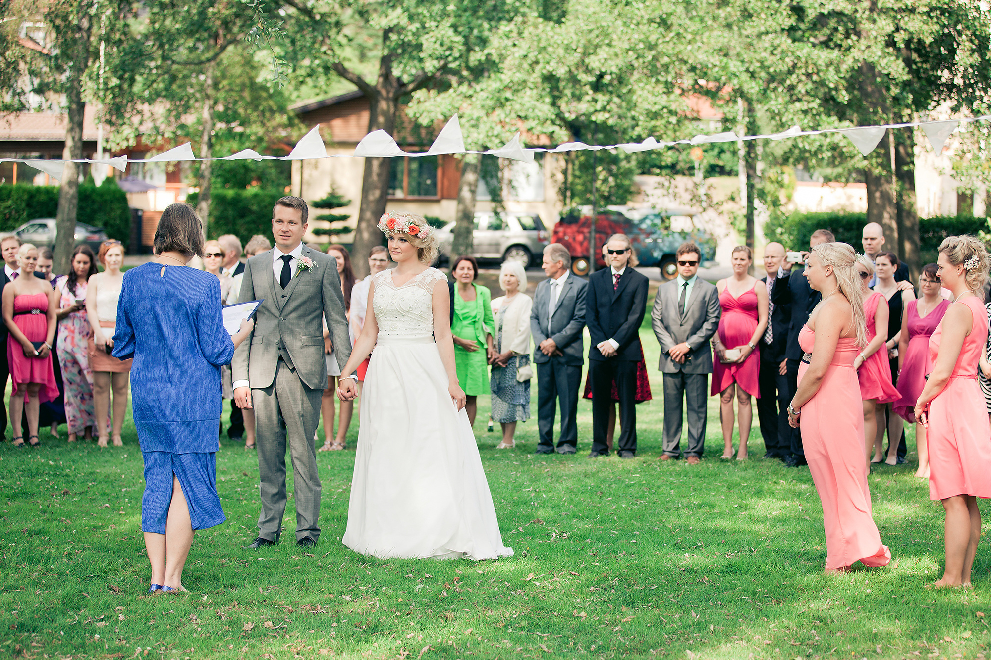 ulkovihkiminen Kulosaaressa, häät Kulosaaren kasinolla, dokumentaarinen hääkuvaus Kulosaaren kasino