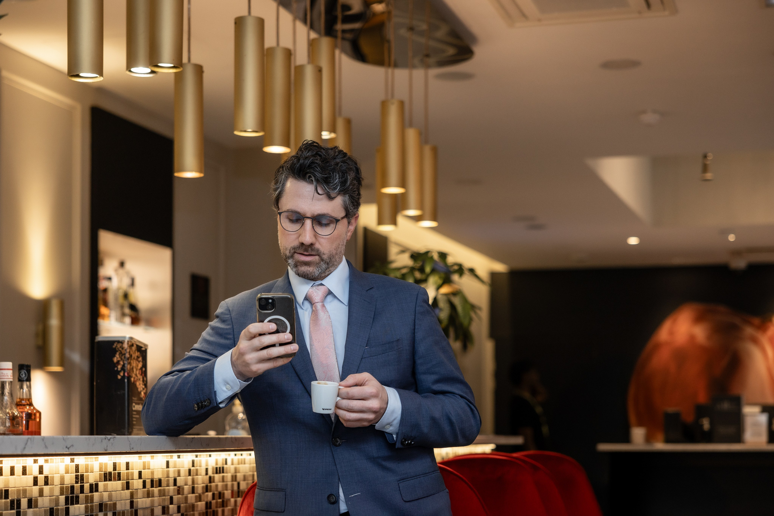 Mariage de Noël inoubliable à Toulouse, Capitole. Gillian & Scott. Eugénie Smirnova — photographe à Toulouse et dans le sud-ouest de la France
