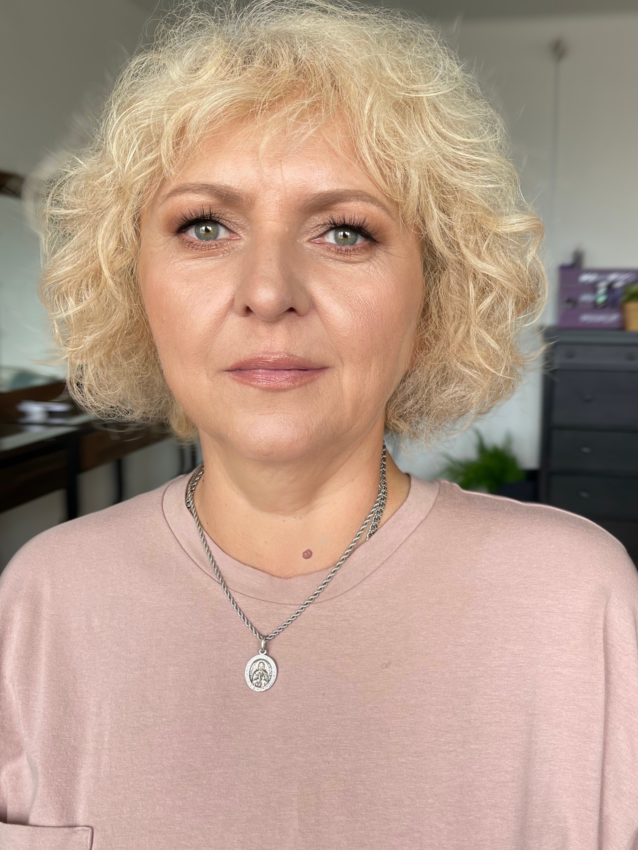 Evening makeup, event hairstyling, special occasion makeup. Makeup artist and Hair stylist in London