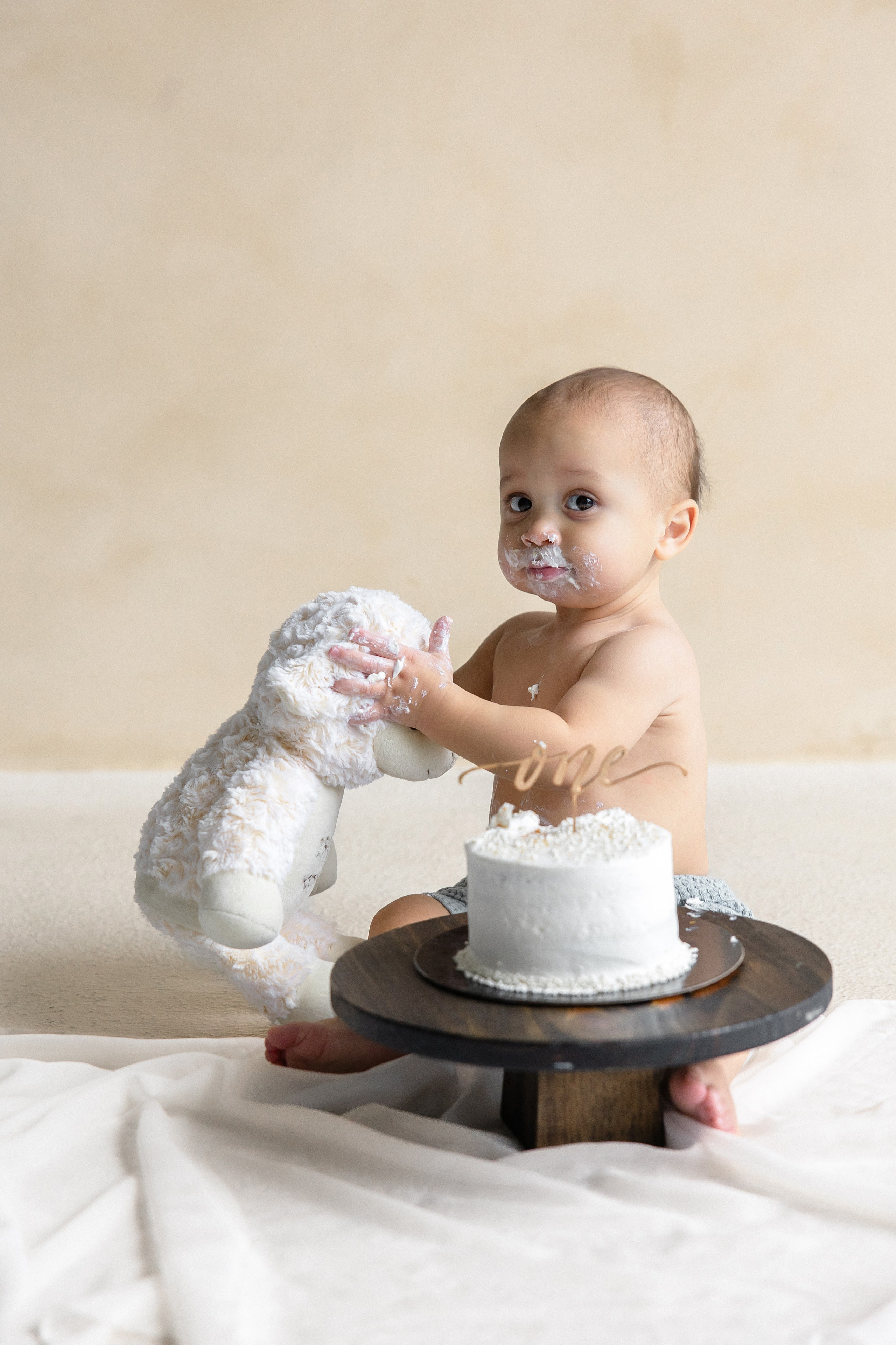 Sweet cake smash moment captured in Toronto