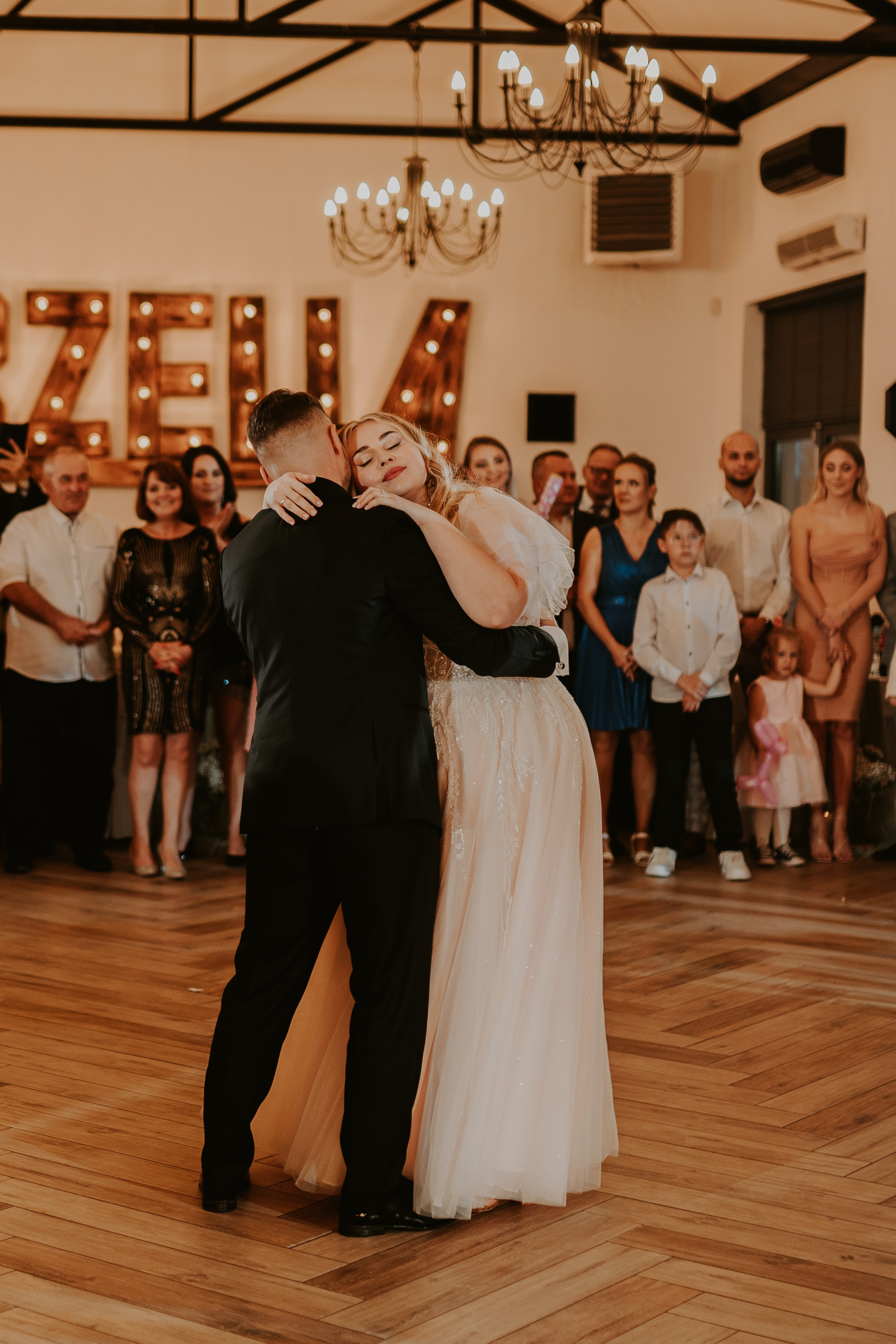 Trzy Drzewa: wspaniała uroczystość Wiktorii i Kamila. Karkowskafoto - fotografia miłości