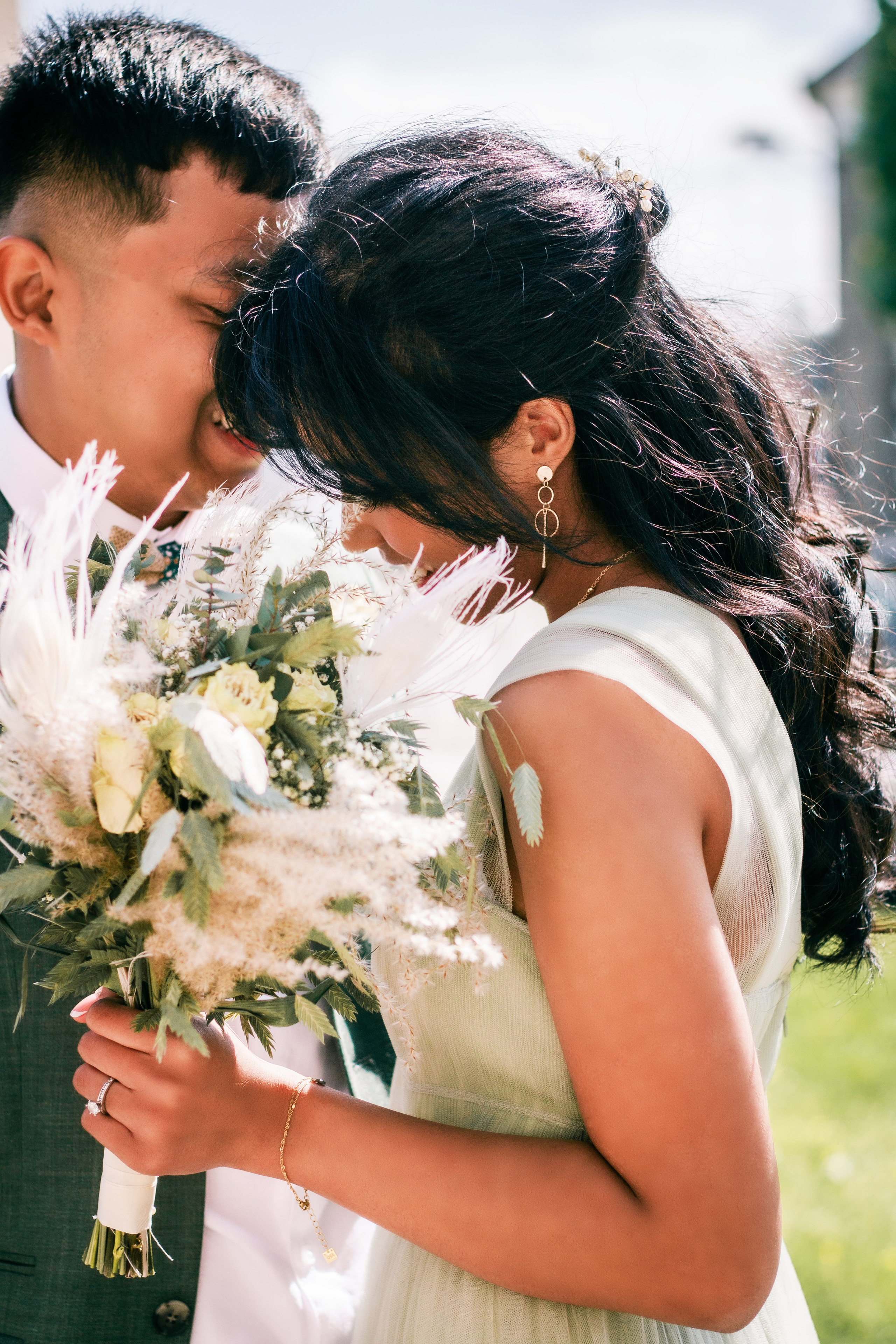 Mariage de Ny & Hasina vue la Loire. Photographe professionnelle à Poitiers, Tours et Châtellerault | Studio photo entre Poitiers et Tours – portraits, familles, entreprises, ma