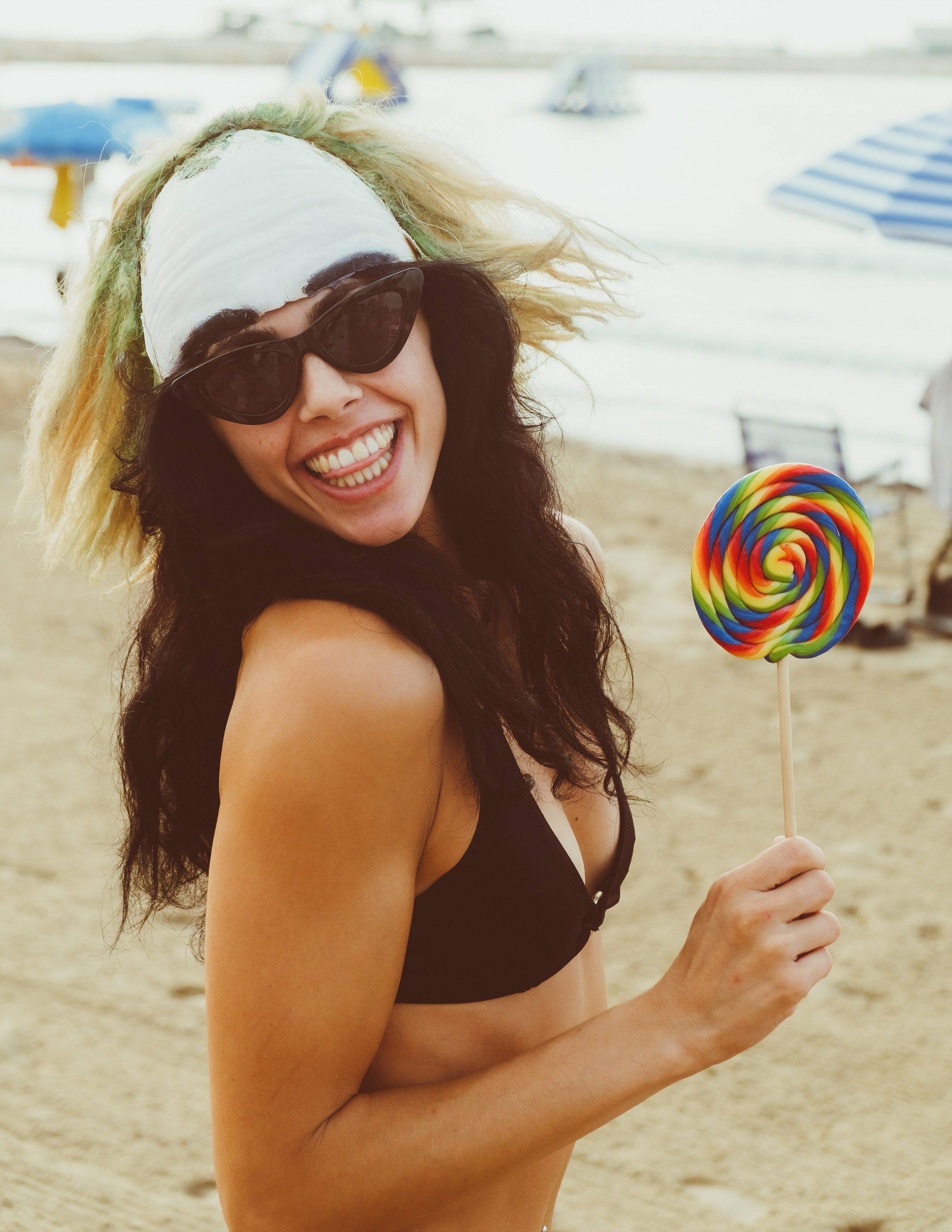 Beetlejuice на море: Экспериментальная фотосессия с цирковыми артистами — Фотограф Андрей Луковников