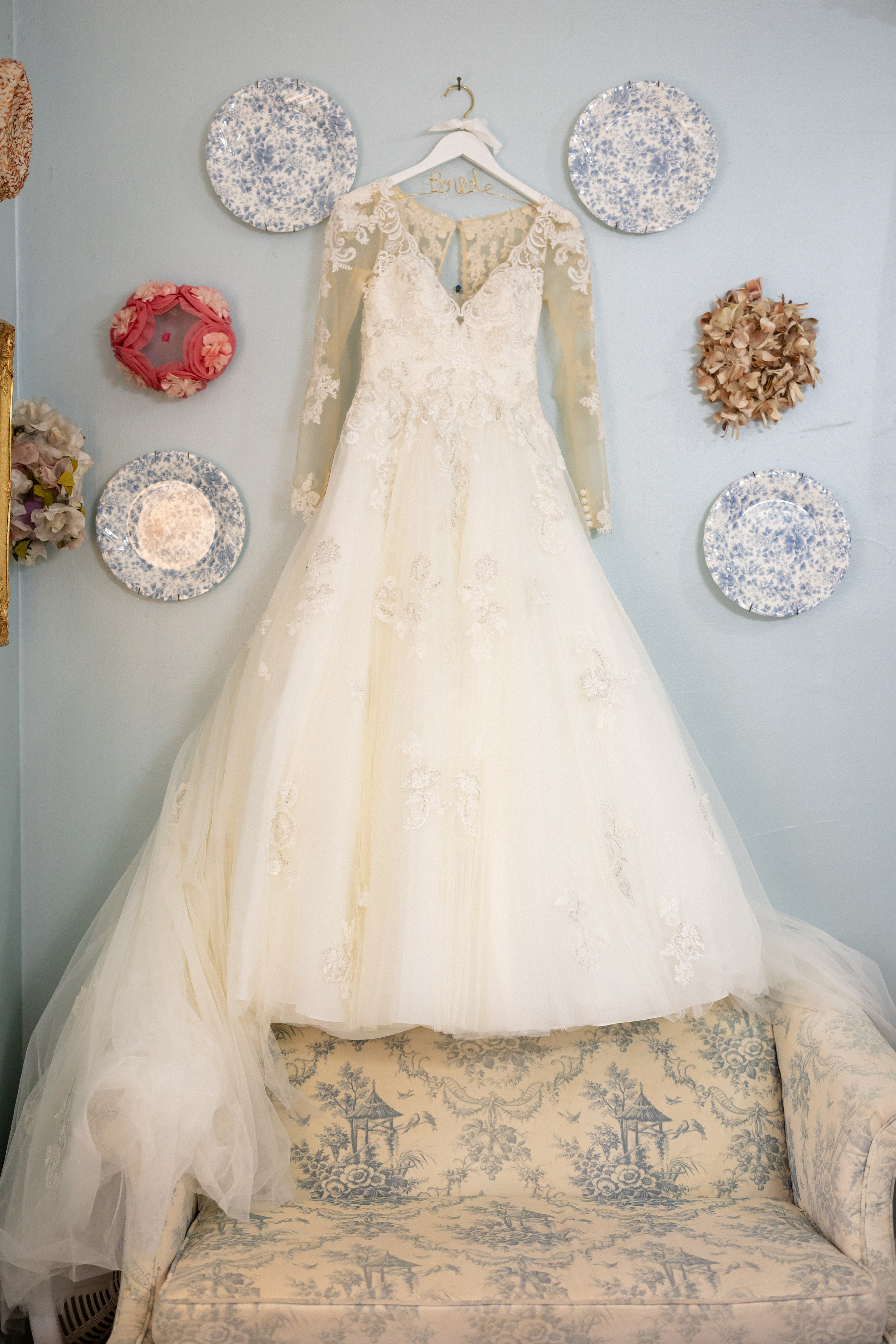 Lester & Annalise’s Romantic Summer Wedding at Gassaway Mansion in Greenville, SC. Wedding and portrait photography in Greenville SC