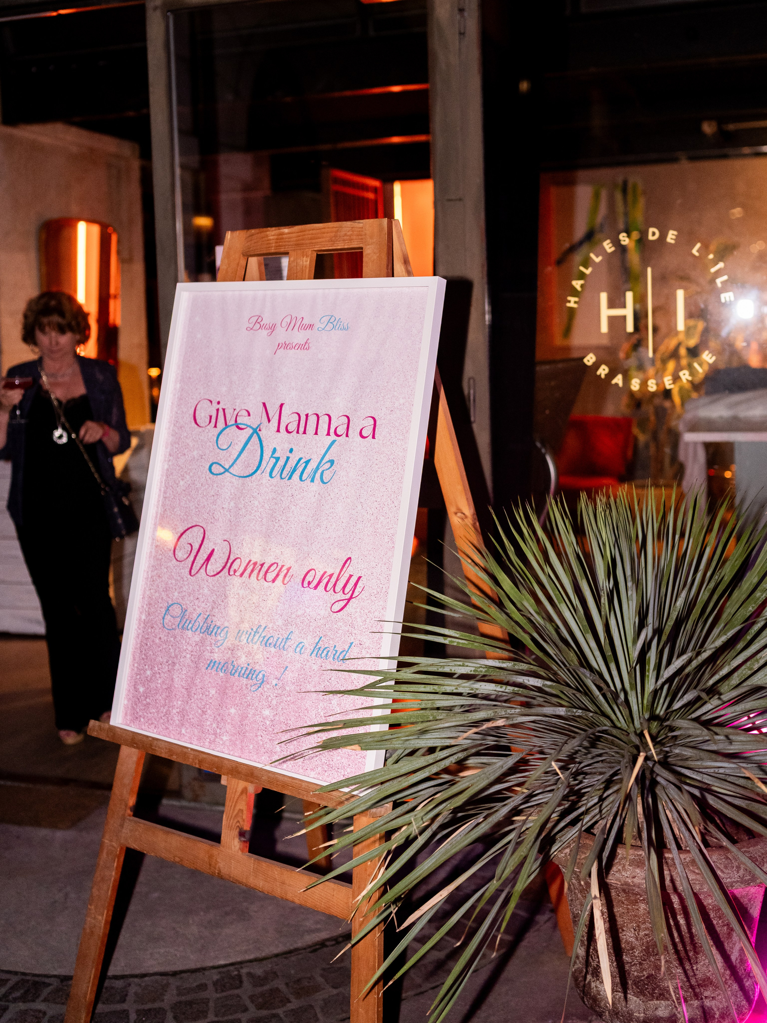 Soirée « Give Mama a Drink » aux Halles de l’Île – Photographe d’événements à Genève, Eugenia Andres. Photographe à Genève - Eugenia Andres