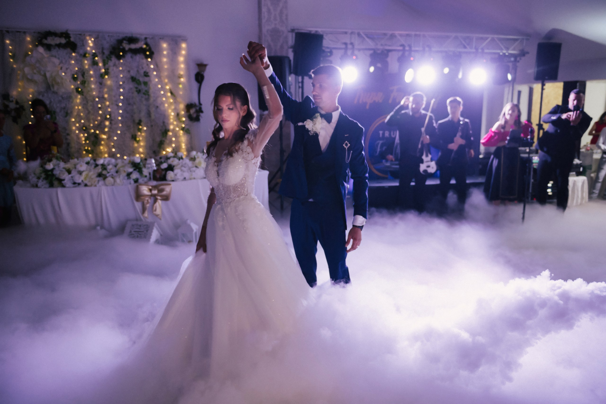 - nunta--fotograf-profesionist-botosani - fotografie-nunta-romantica - imagini-nunta-in-natura-alin-chirila-fotograf - fotografii-cuplu-indragostit-nunta-botosani - sedinta-foto-miri-andrei-iustina-alinofotostudio - amintiri-din-nunta-realizate-de-fotograf-profesionist - povestea-nuntii-andrei-si-iustina-in-imagini-alinofotostudio-fotograf evenimente- evenimente Botoșani -fotograf Suceava - fotograf Iași- servicii foto. servicii foto Botoșani. servicii foto video Botoșani. otograf-nunta-botosani-fotograf nunta. fotograf evenimente. fotograf nunta Botoșani. Alin chirila. Alin chirila fotograf. Alinofotostudio.- servicii foto. servicii foto Botoșani. servicii foto video Botoșani. fotograf nunta. fotograf evenimente. fotograf nunta Botoșani. Alin chirila. Alin chirila fotograf. Alinofotostudio.fotograf stare civilă,poze stare civilă,album foto stare civilă,servicii foto suceava,fotograf evenimente suceava,fotograf nuntă suceava,poze cununie civilă,ședință foto stare civilă,sesiune foto suceava,fotograf profesionist suceava,fotograf botosani,stare civila botosani,alinofotostudio,alin chirila fotograf.servicii foto. servicii foto Botoșani. servicii foto video Botoșani. fotograf nunta. fotograf evenimente. fotograf nunta Botoșani. Alin chirila. Alin chirila fotograf. Alinofotostudio.fotograf stare civilă,poze stare civilă,album foto stare civilă,servicii foto suceava,fotograf evenimente suceava,fotograf nuntă suceava,poze cununie civilă,ședință foto stare civilă,sesiune foto suceava,fotograf profesionist suceava,fotograf botosani,stare civila povestitor prin fotografiebotosani,alinofotostudio,alin chirila fotograf,servicii foto. servicii foto Botoșani. servicii foto video Botoșani. fotograf nunta. fotograf evenimente. fotograf nunta Botoșani. Alin chirila. Alin chirila fotograf. Alinofotostudio.fotograf stare civilă,poze stare civilă,album foto stare civilă,servicii foto suceava,fotograf evenimente suceava,fotograf nuntă suceava,poze cununie civilă,ședință foto stare civilă,sesiune foto suceava,fotograf profesionist suceava,fotograf botosani,stare civila botosani,alinofotostudio,alin chirila fotograf,cununie religioasă botoșani,andreea și neculai,capela militară botoșani,foto conacul zăicești,fotograf nuntă botoșani,fotograf cununie religioasă,foto evenimente botoșani,poze cununie capela militară,ședință foto zăicești,fotograf profesionist botoșaniMire și mireasă – Sergiu & Liliana – ziua nunții, 2024 - Emoții în ziua nunții – Sergiu și Liliana - Dansul mirilor – fotografie artistică nuntă 2024 - Sedinta foto romantică în natură – Sergiu & Liliana - Rochia de mireasă și detalii de nuntă elegan-Album de cununie civilă Florin și Anda – Fotografii profesionale realizate de Alin Chirilă în Botoșani -fotograf prin fotografie-Ședință foto Trash the Dress pe muntele Rarău cu Iulian și Iuliana – fotografie de cuplu, natură montană, emoție autentică surprinsă de Alin Chirilă, povestitor prin fotografie.- "Iulian și Iuliana pe crestele Rarăului – fotografie Trash the Dress în natură" - "Cuplu îmbrățișat la apus pe muntele Rarău – ședință foto după nuntă" - "Rochie de mireasă în vânt pe munte – Trash the Dress Rarău-1. Iulian și Iuliana pe muntele Rarău – ședință foto Trash the Dress în natură, cu peisaj montan spectaculos 2. Cuplu în îmbrățișare pe Rarău – emoție autentică surprinsă după nuntă 3. Rochie de mireasă în bătaia vântului – fotografie artistică Trash the Dress în munți 4. Mire și mireasă privind spre orizont – dragoste și libertate pe muntele Rarău 5. Iuliana zâmbind în rochia de mireasă – portret în natură, Trash the Dress 6. Iulian ținându-și mireasa de mână – ședință foto romantică pe munte 7. Detaliu cu rochia pe stâncă – estetică naturală Trash the Dress Rarău 8. Cuplu în mers pe poteca Rarăului – fotografie simbolică de după nuntă 9. Apus de soare pe Rarău în spatele mirilor – imagine de poveste Trash the Dress 10. Iulian și Iuliana râzând împreună – momente autentice surprinse de Alin Chirilă, povestitor prin fotografie-fotograf-nunta-cerbu-botosan trash-the-dress-botosani Alin Chirilă Fotograf – fotograf de nuntă Botoșani-fotograf nuntă Botoșani-fotograf nuntă Cerbu Botoșani-fotograf profesionist nuntă Botoșani-fotografie de nuntă Botoșani-fotograf evenimente Botoșani-fotograf nuntă Moldova-fotograf trash the dress Botoșani - fotograf pregătirea mirilor Botoșani -fotograf ceremonie religioasă nuntă-fotograf petrecere nuntă Botoșani- fotograf nuntă Botoșani pregătirea mirelui- pregătirea mirelui fotografie nuntă Cerbu Botoșani-fotograf nuntă Botoșani pregătirea miresei -mireasă pregătiri nuntă Cerbu Botoșani-fotograf nuntă Botoșani nașii mirilor-ceremonie religioasă nuntă Cerbu Botoșani-fotograf nuntă Botoșani ceremonie religioasă biserică-petrecere nuntă Cerbu Botoșani invitați dans-fotograf nuntă Botoșani petrecere restaurant-ședință foto trash the dress-fotograf trash the dress Botoșani ședință foto după nuntă-Fotograf nuntă Botoșani – galerie foto reală de la evenimente