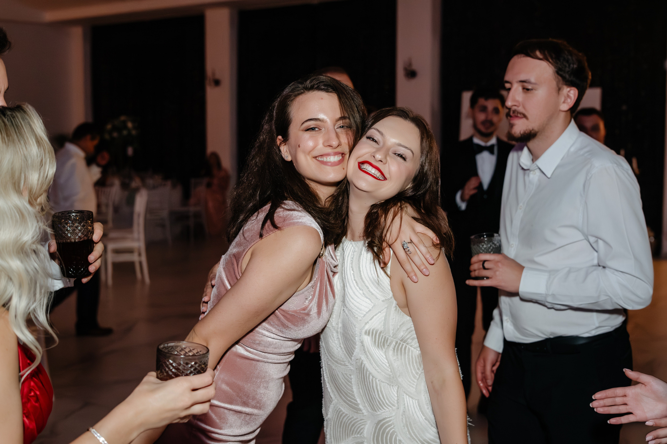 Povestea de nuntă a lui Anca și Dragoș în Bacău | Fotografie de Eveniment. Raw Studio. Fotograful tau de nunta!