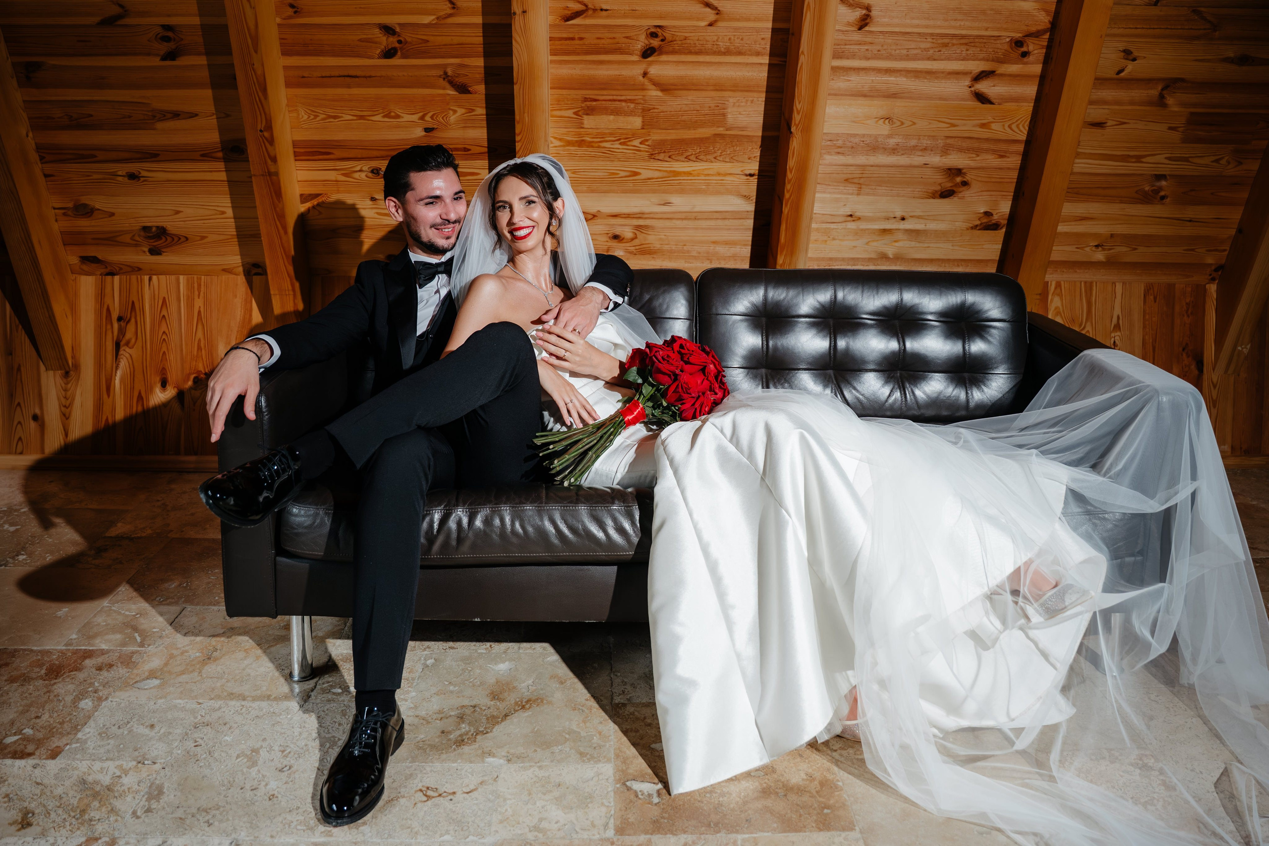 Povestea de nuntă a lui Anca și Dragoș în Bacău | Fotografie de Eveniment. Raw Studio. Fotograful tau de nunta!