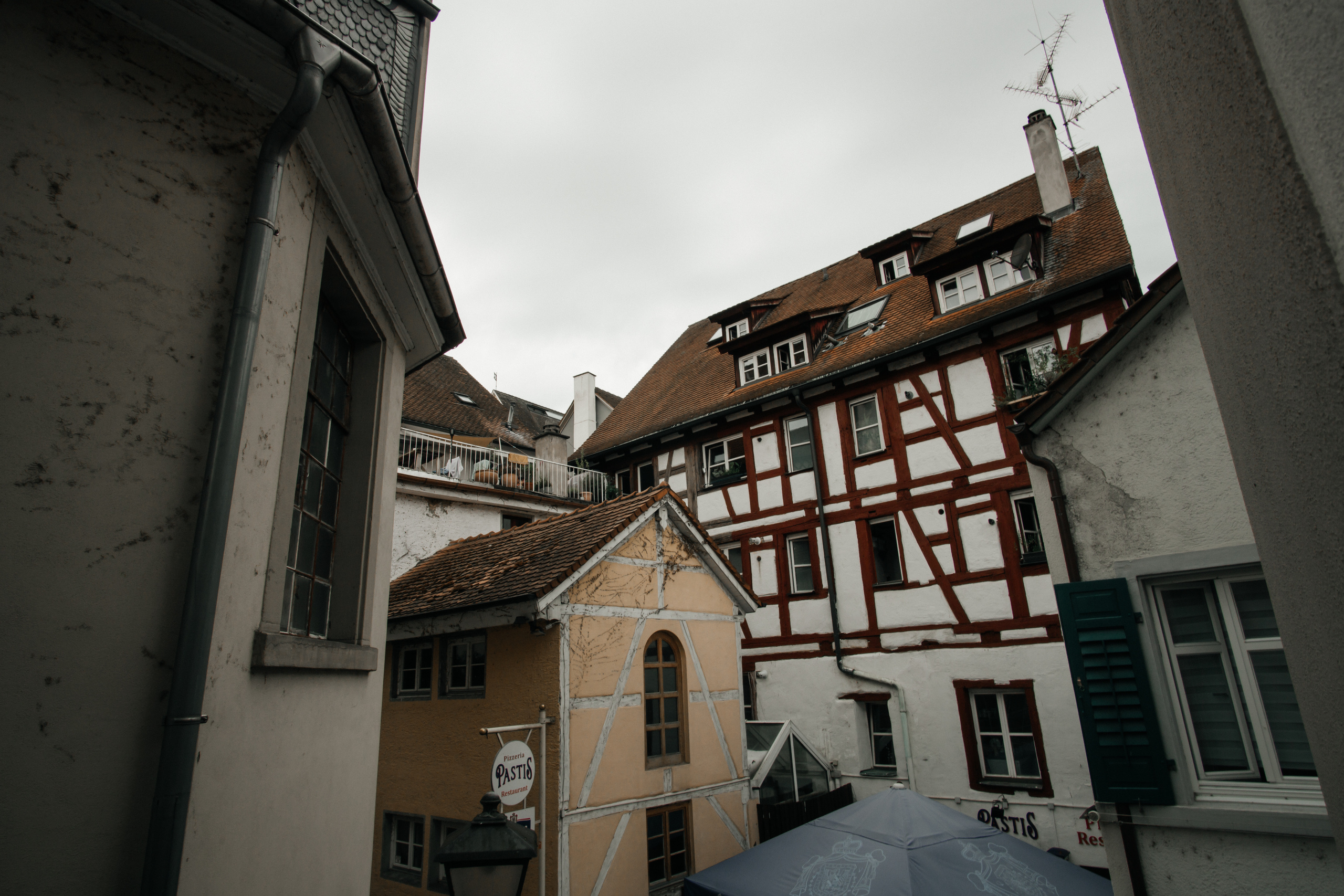 Eine wunderschöne Familie in einer der wunderschönsten Stadt der Welt. Hochzeitsfotograf für Moers, Niederrhein, Düsseldorf, NRW und Deutschland