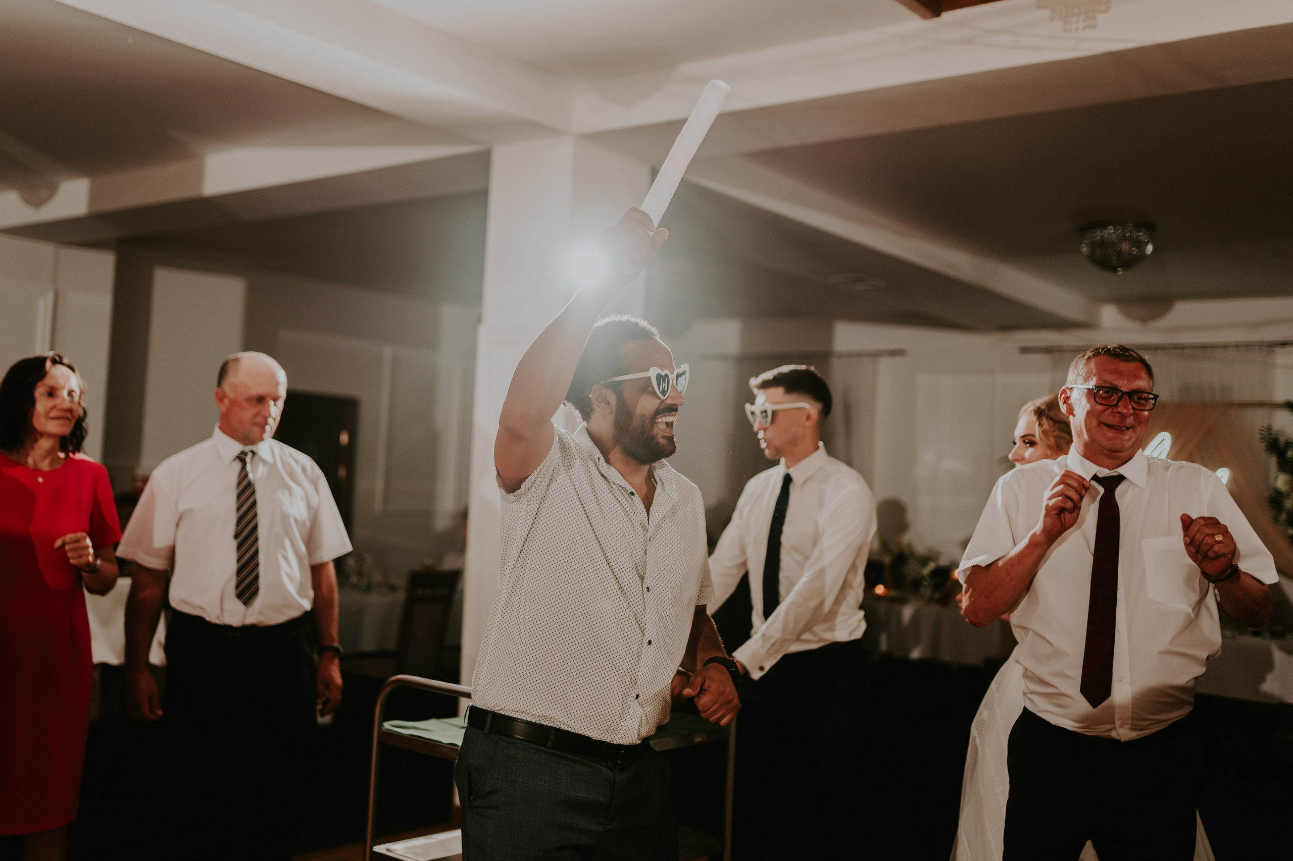 Dwór Wierzbno: plenerowy ślub pod wierzbą. Karkowskafoto - fotografia miłości