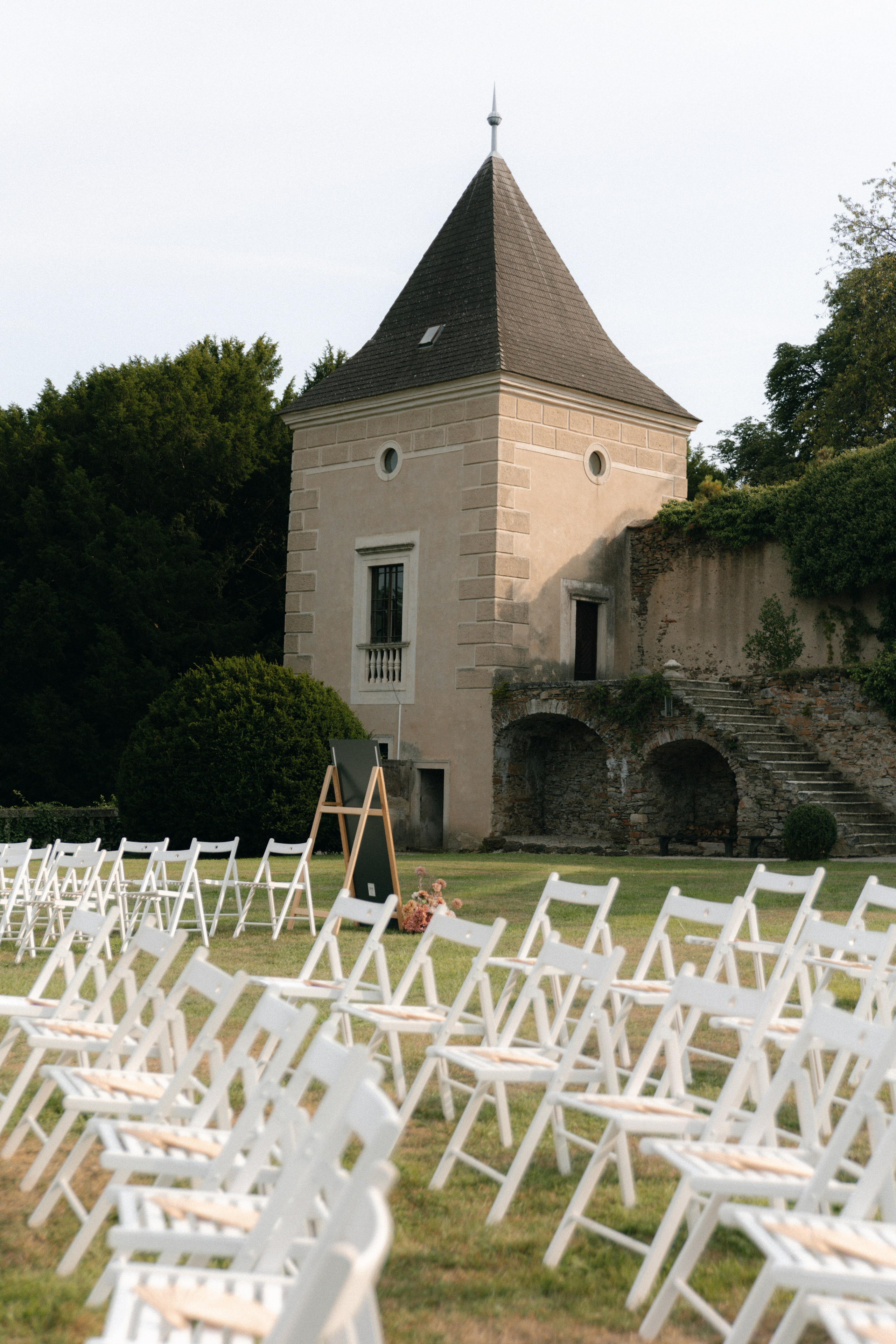 Elegant Castle Wedding in Austria | Alwin & Ruth’s Fairytale Celebration. Wedding photographer and videographer based in Timisoara, Romania