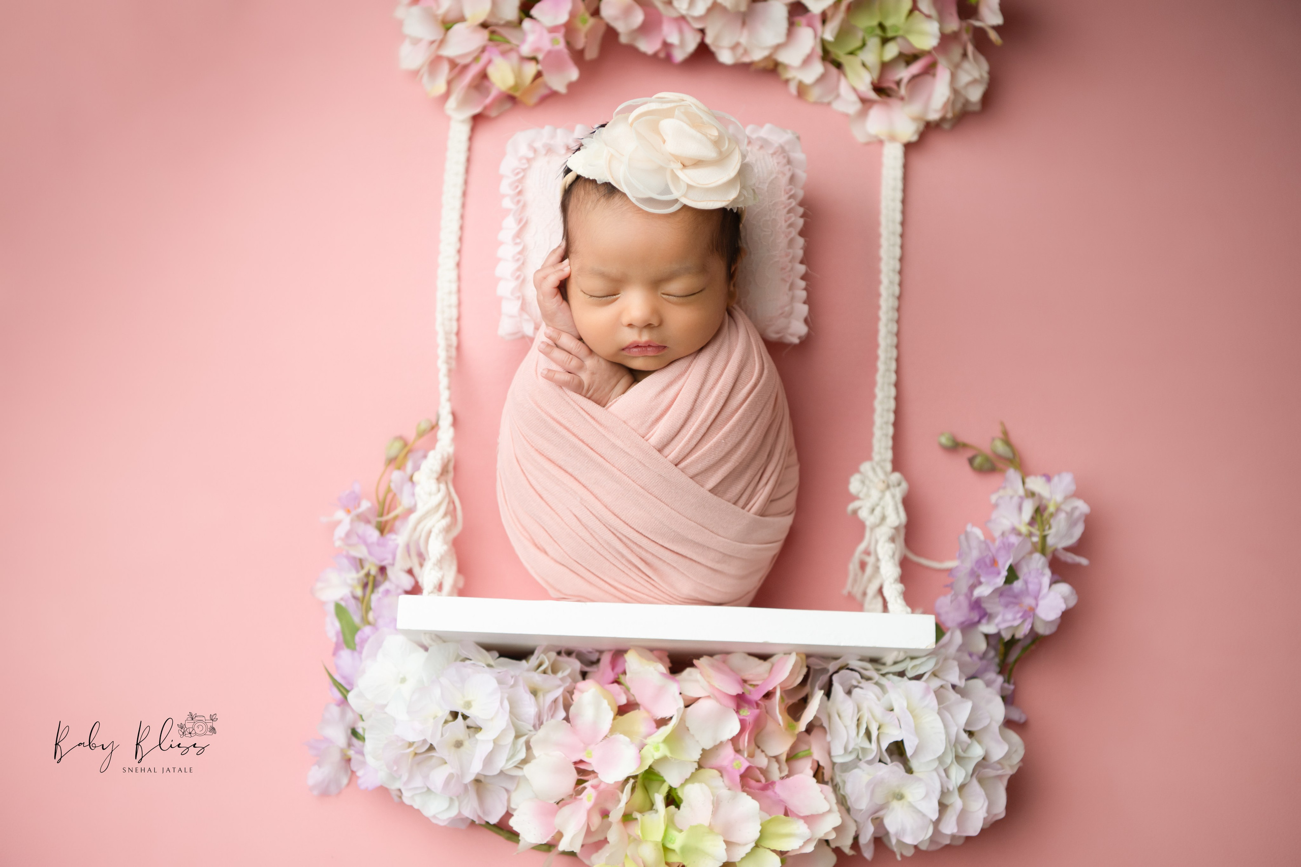 Best newborn photography in Doha Qatar