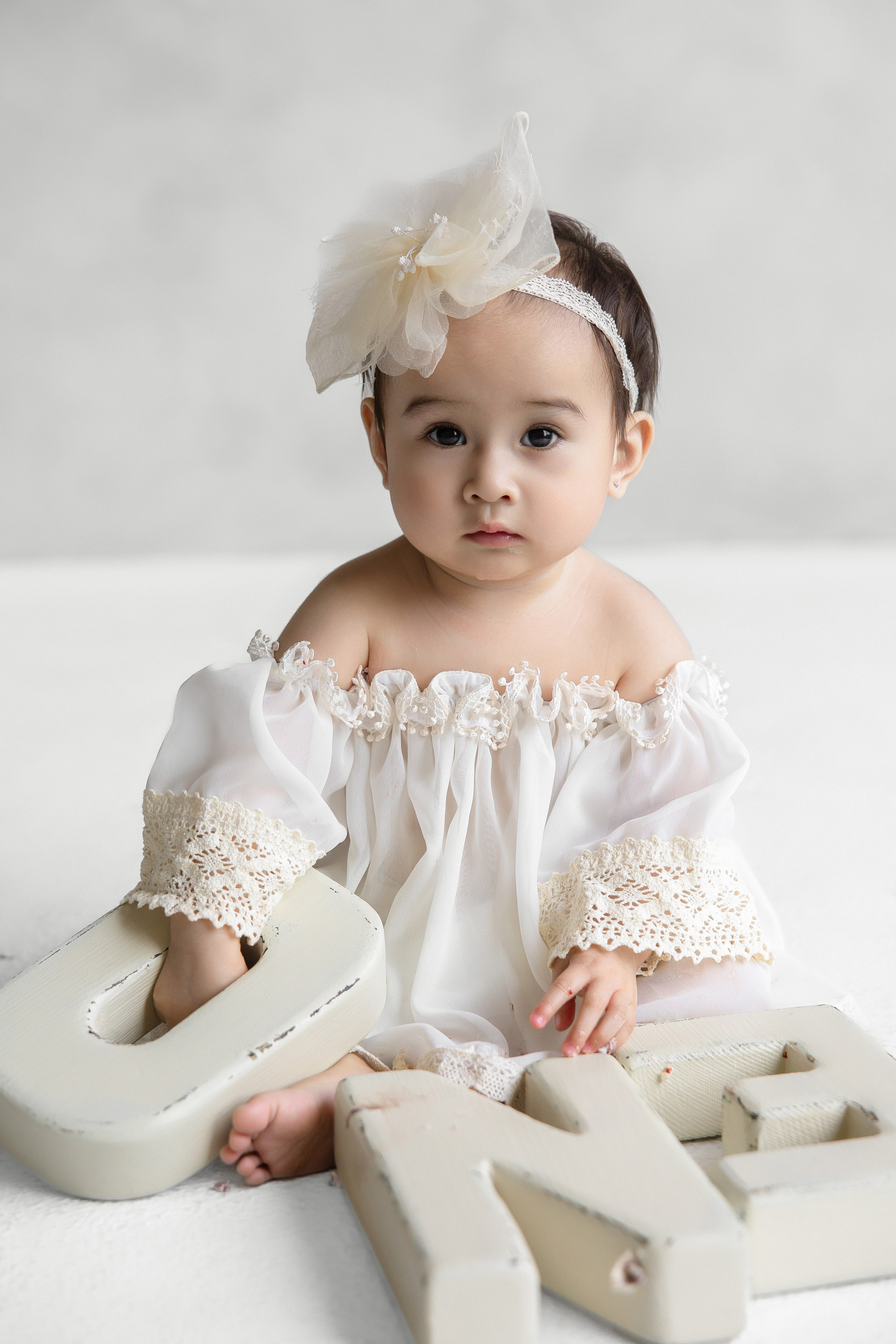 Baby Cake Smash Photographer in Toronto. Iana Banana | Toronto Maternity, Newborn & Family Photographer