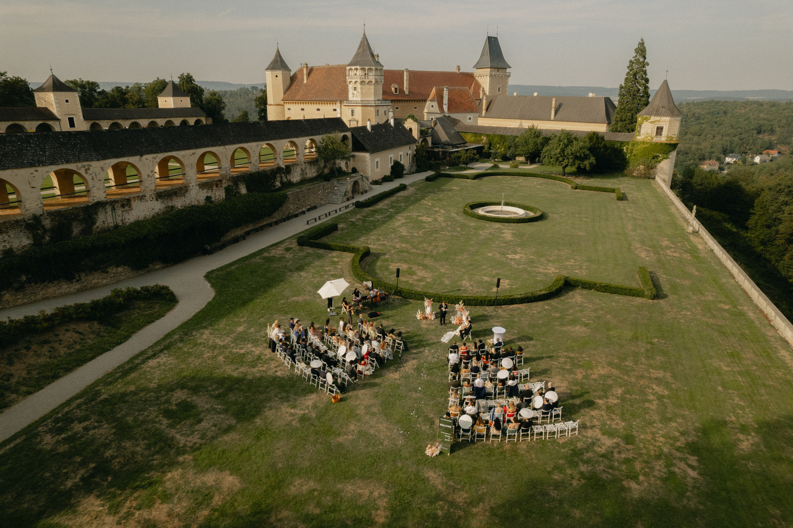 Elegant Castle Wedding in Austria | Alwin & Ruth’s Fairytale Celebration. Wedding photographer and videographer based in Timisoara, Romania