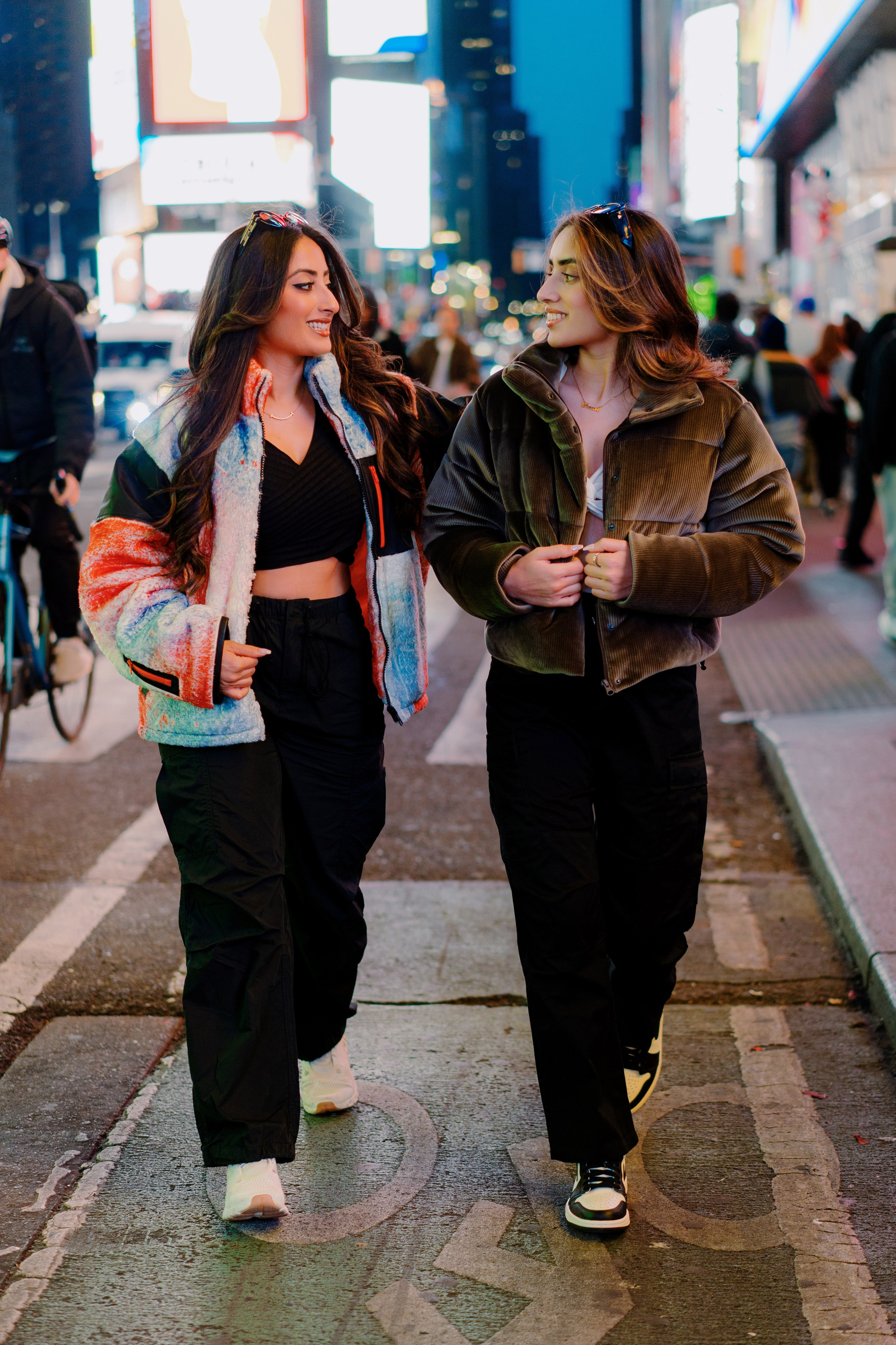 Times Square Night Portrait Photography | NYC Professional Photos. Videographer and photographer in New York // MAKAROV.VIDEO