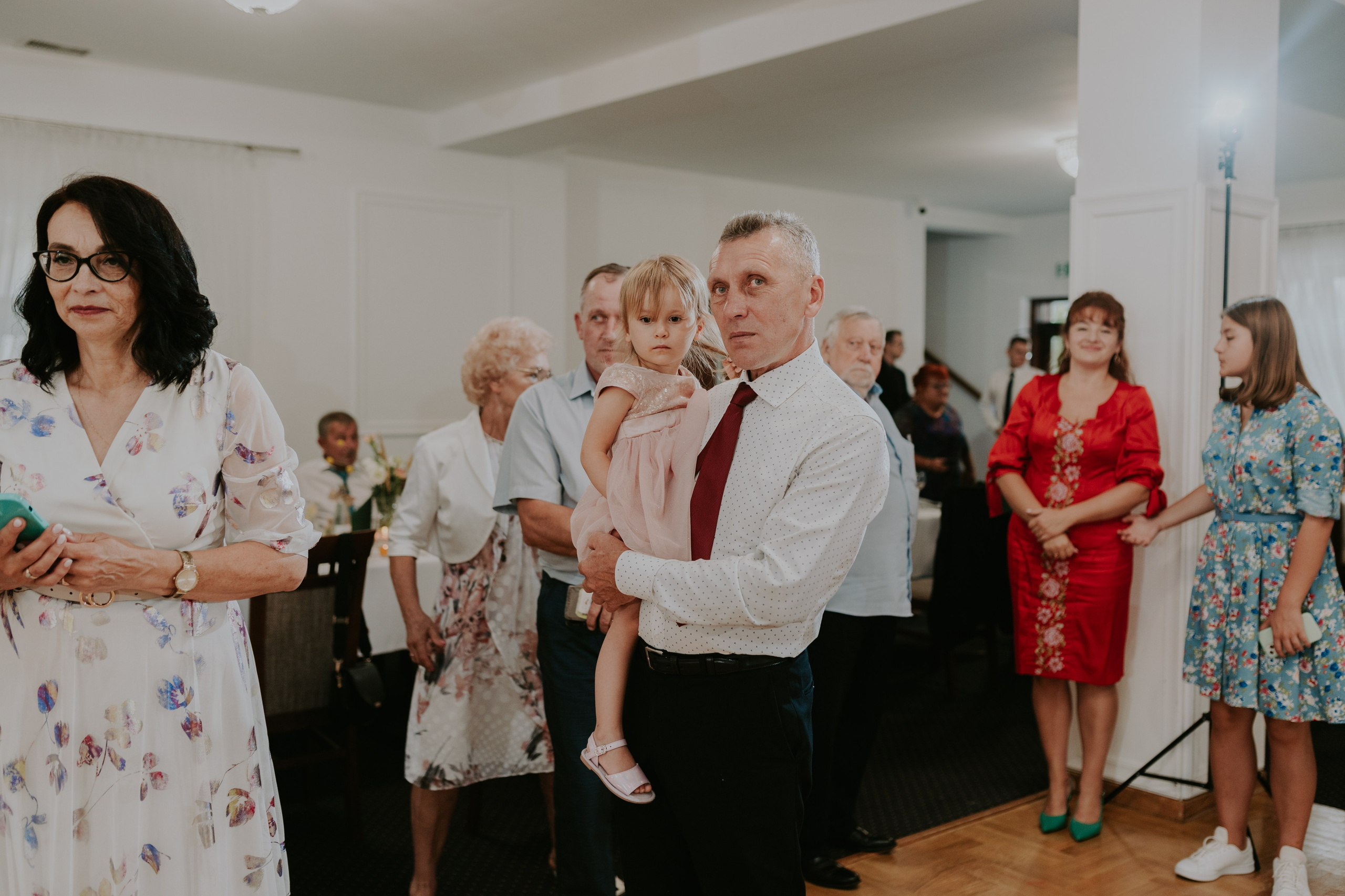 Dwór Wierzbno: plenerowy ślub pod wierzbą. Karkowskafoto - fotografia miłości