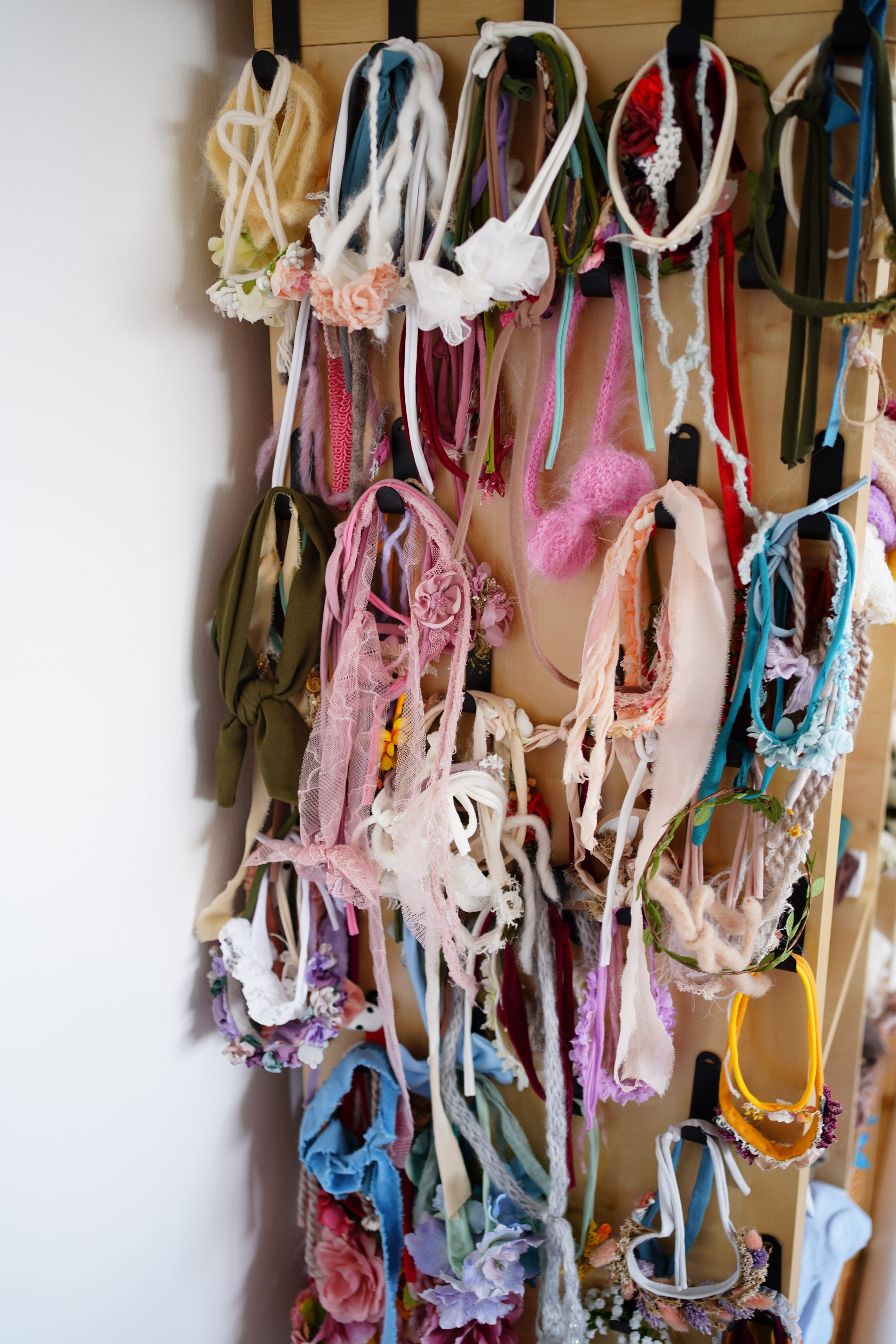 Große Auswahl an entzückenden Haarbändern und Accessoires für süße Fotos