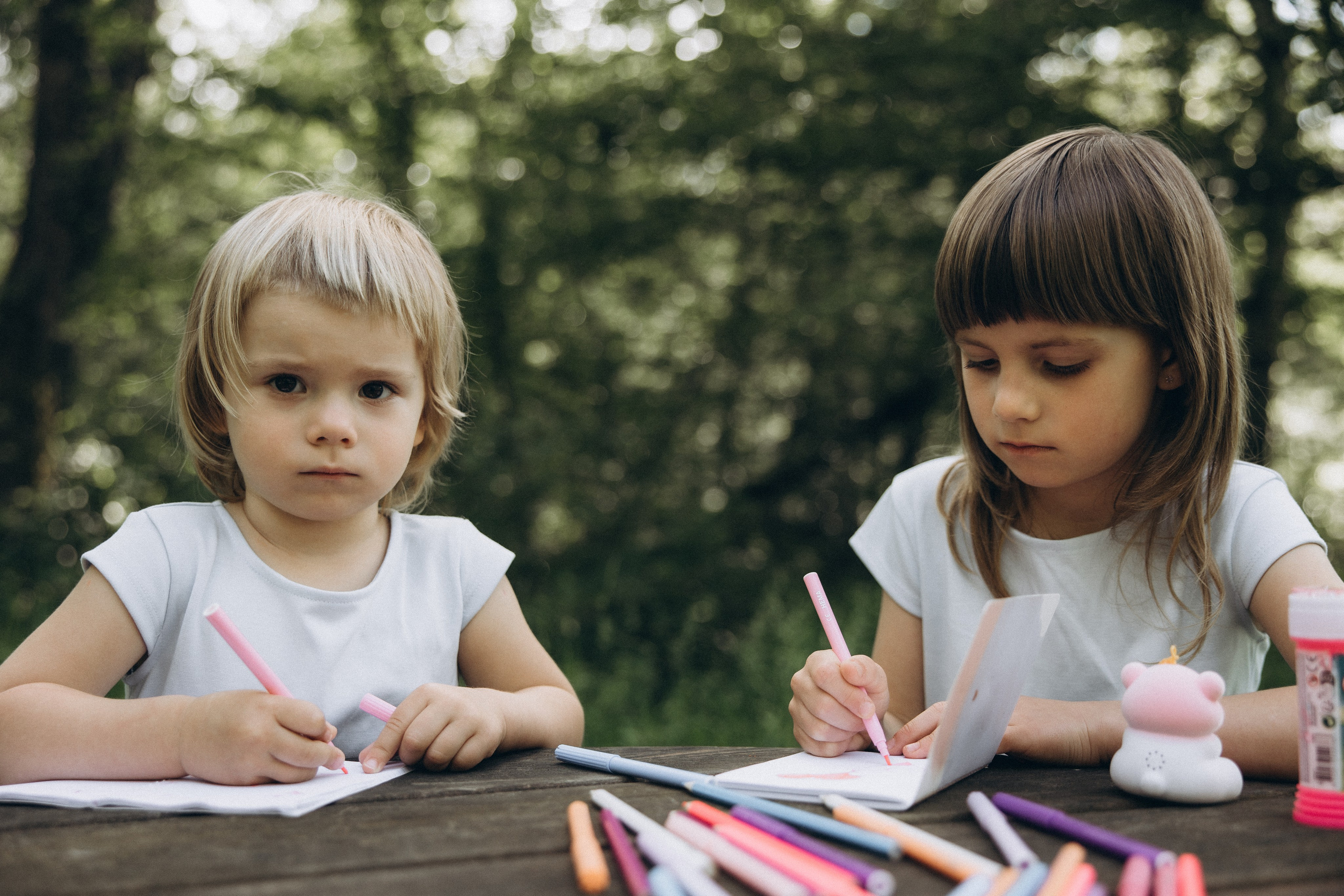 Séance photo en famille Forêt de Bouconne. Eugénie Smirnova — photographe à Toulouse et dans le sud-ouest de la France