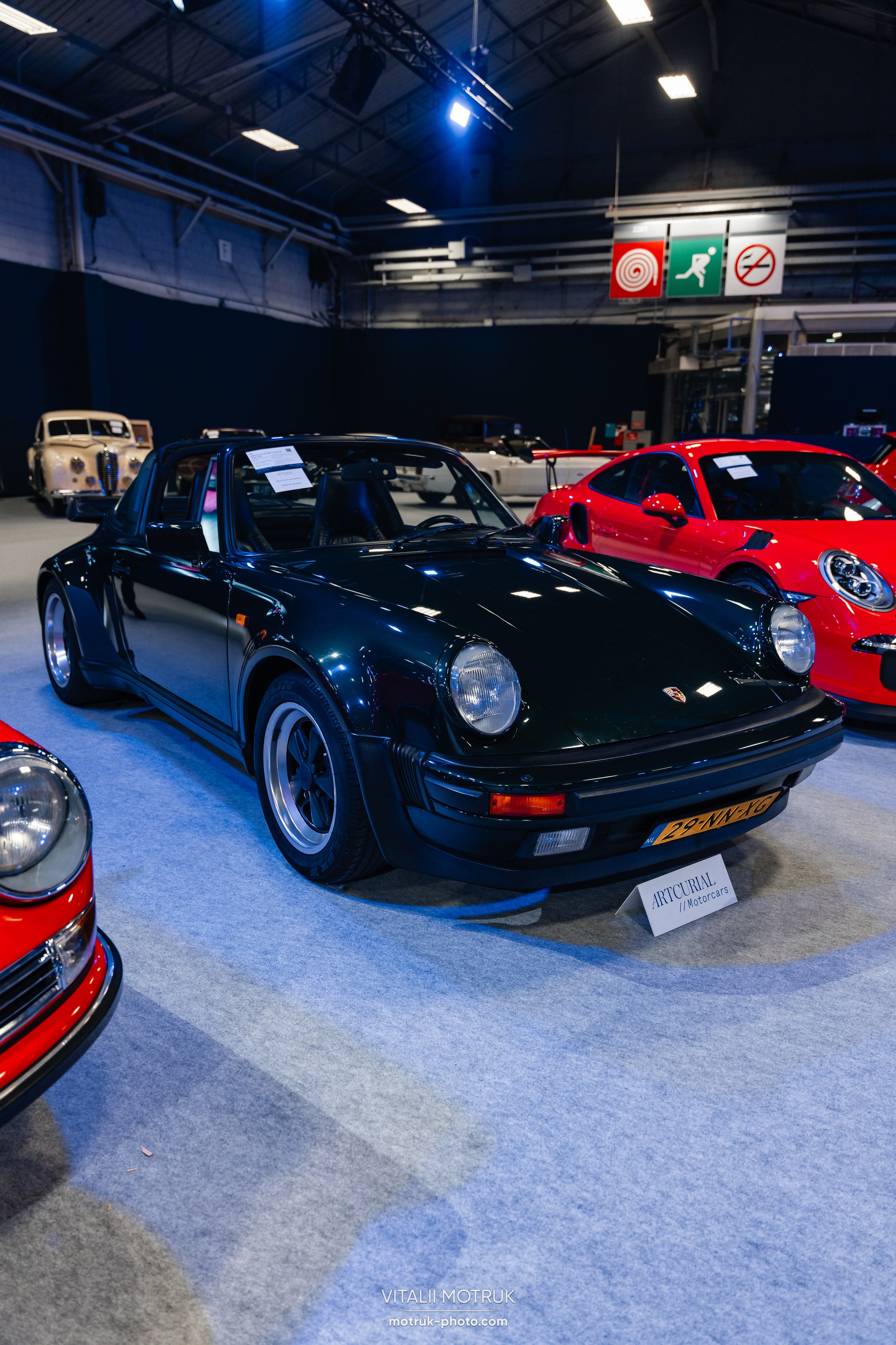 Retromobile-2024. Photographe de voitures à Paris — Vitalii Motruk