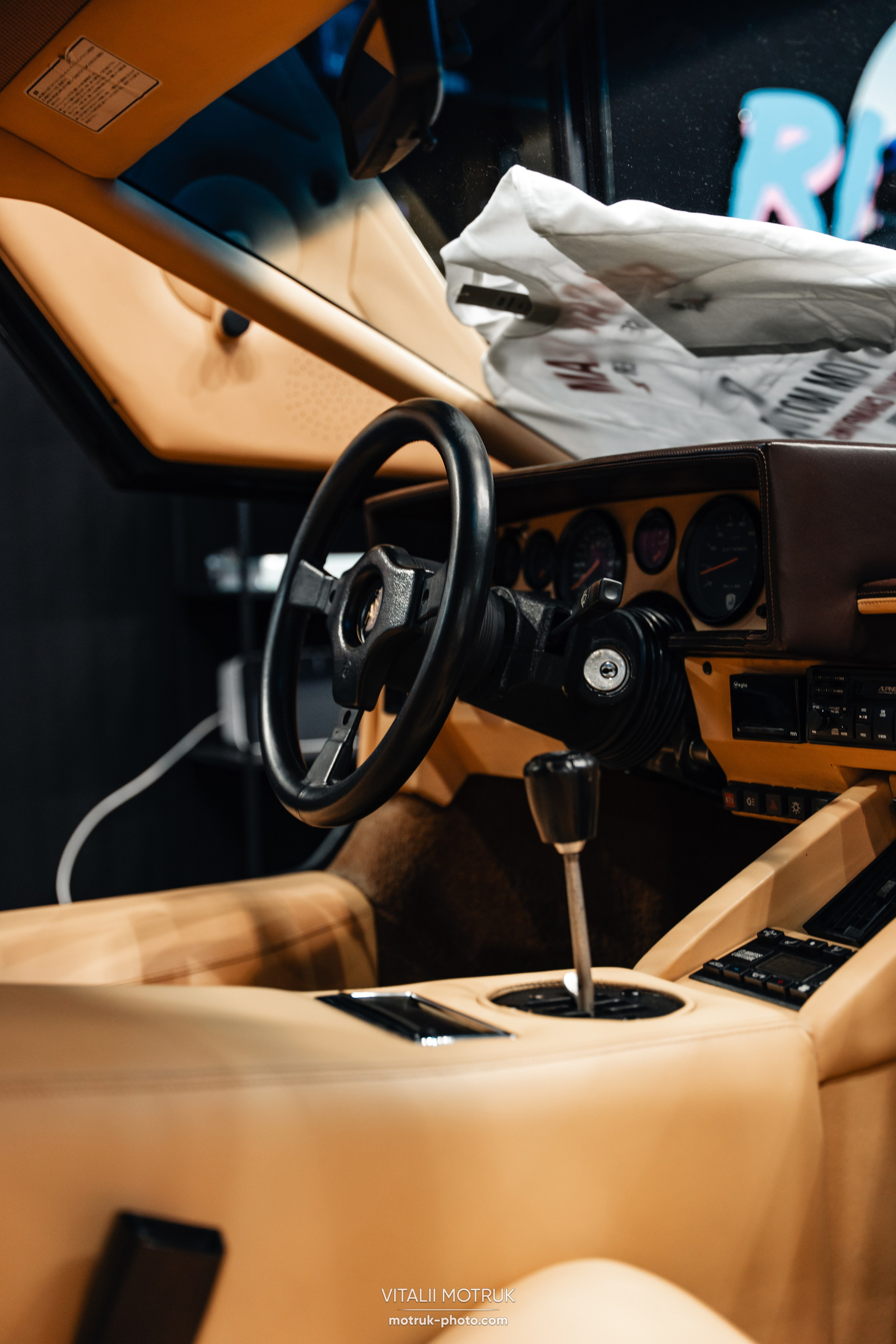 Retromobile-2024. Photographe de voitures à Paris — Vitalii Motruk