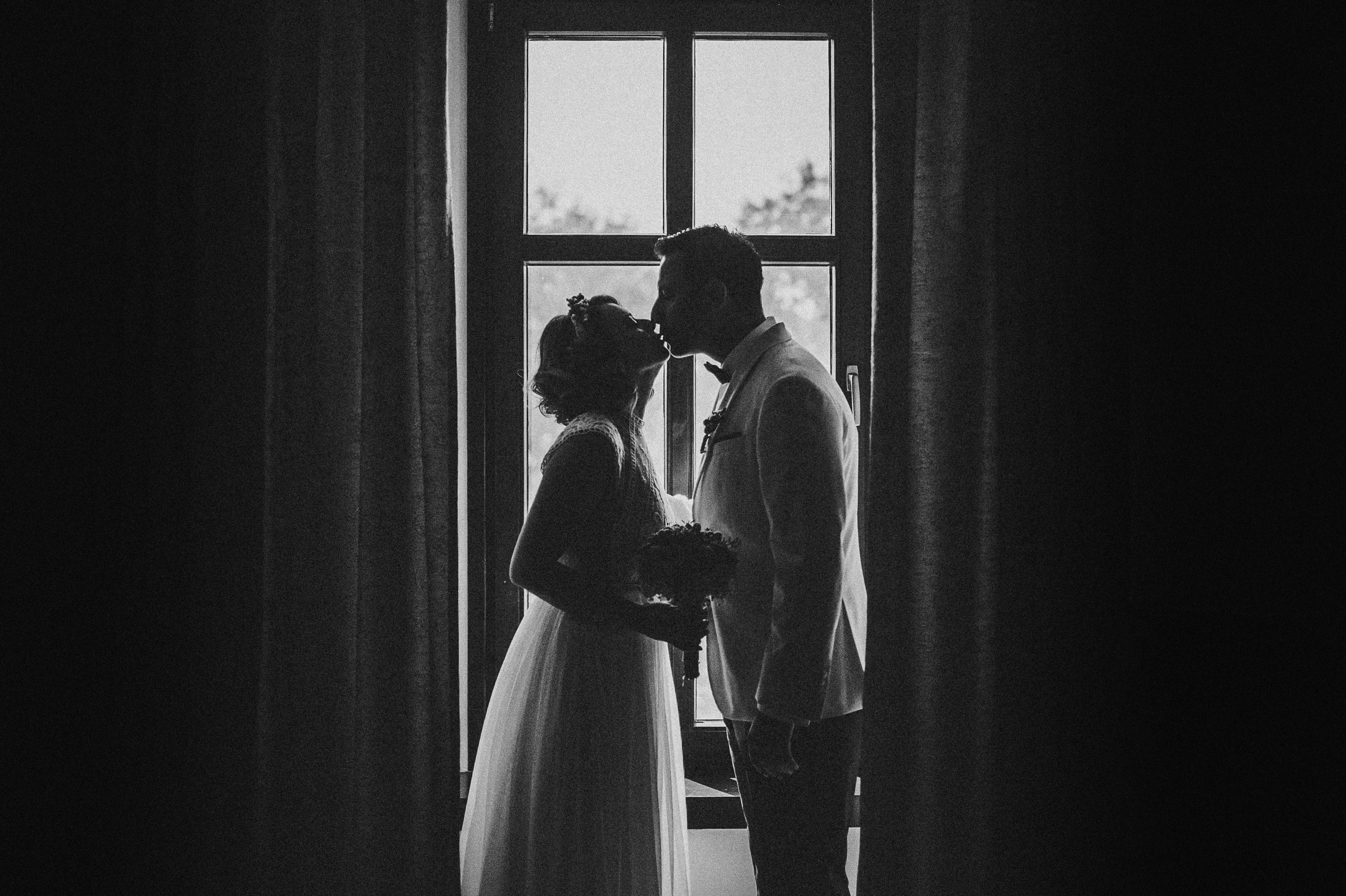 Alina și Ionuț | Fotografii Alb-Negru în Alba Iulia | Alex Vasilie. Alex Vasilie | Fotograf de Nuntă, Botez și Portret | Cluj-Napoca