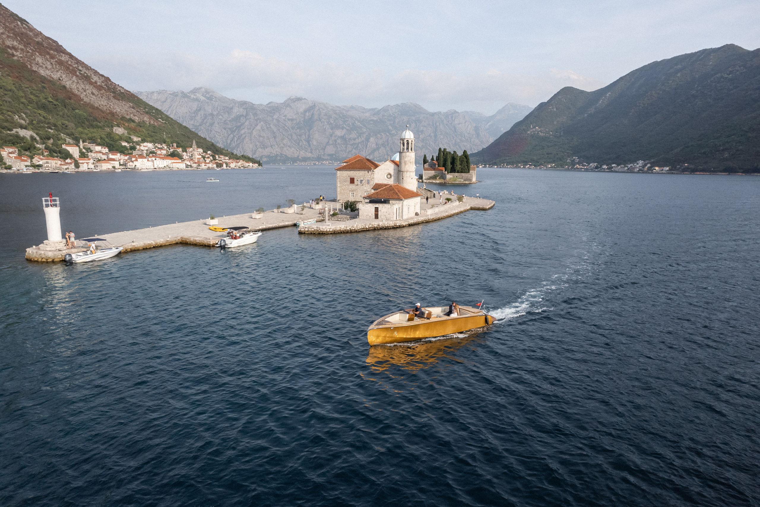 Huur een boot voor fotoshoots in Montenegro