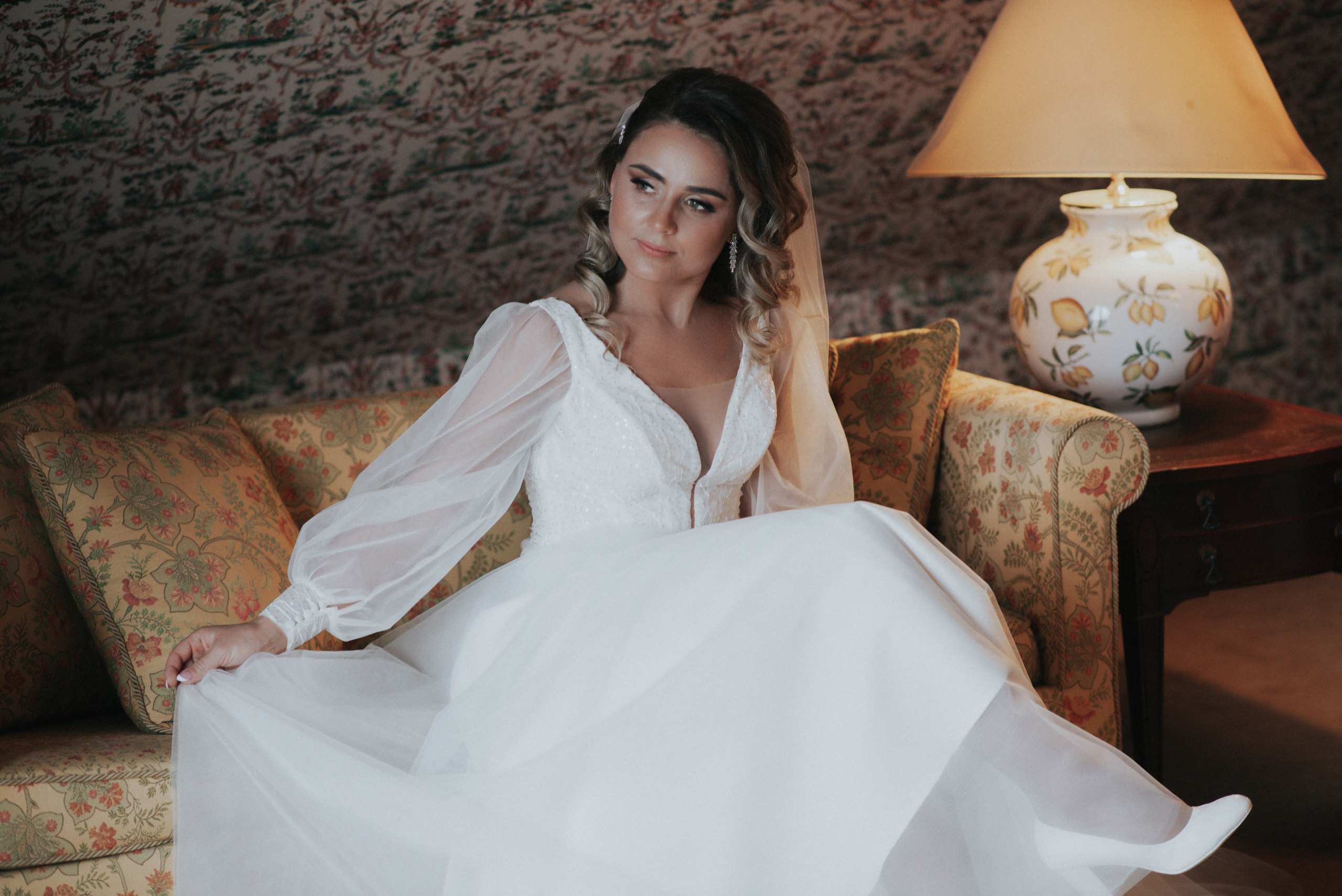 Vestuvių fotosesija, pasiruošimas, Vestuvių pasiruošimo fotografavimas. Vestuvių fotografas Vilnius Trakai kaina vestuvių fotografavimas fotografė personal.lt photogrpahy kainos jaunoji jaunikis nuotaka santuoka vestuvės, profesionali natūrali meninė reportažinė klasikinė fotosesija