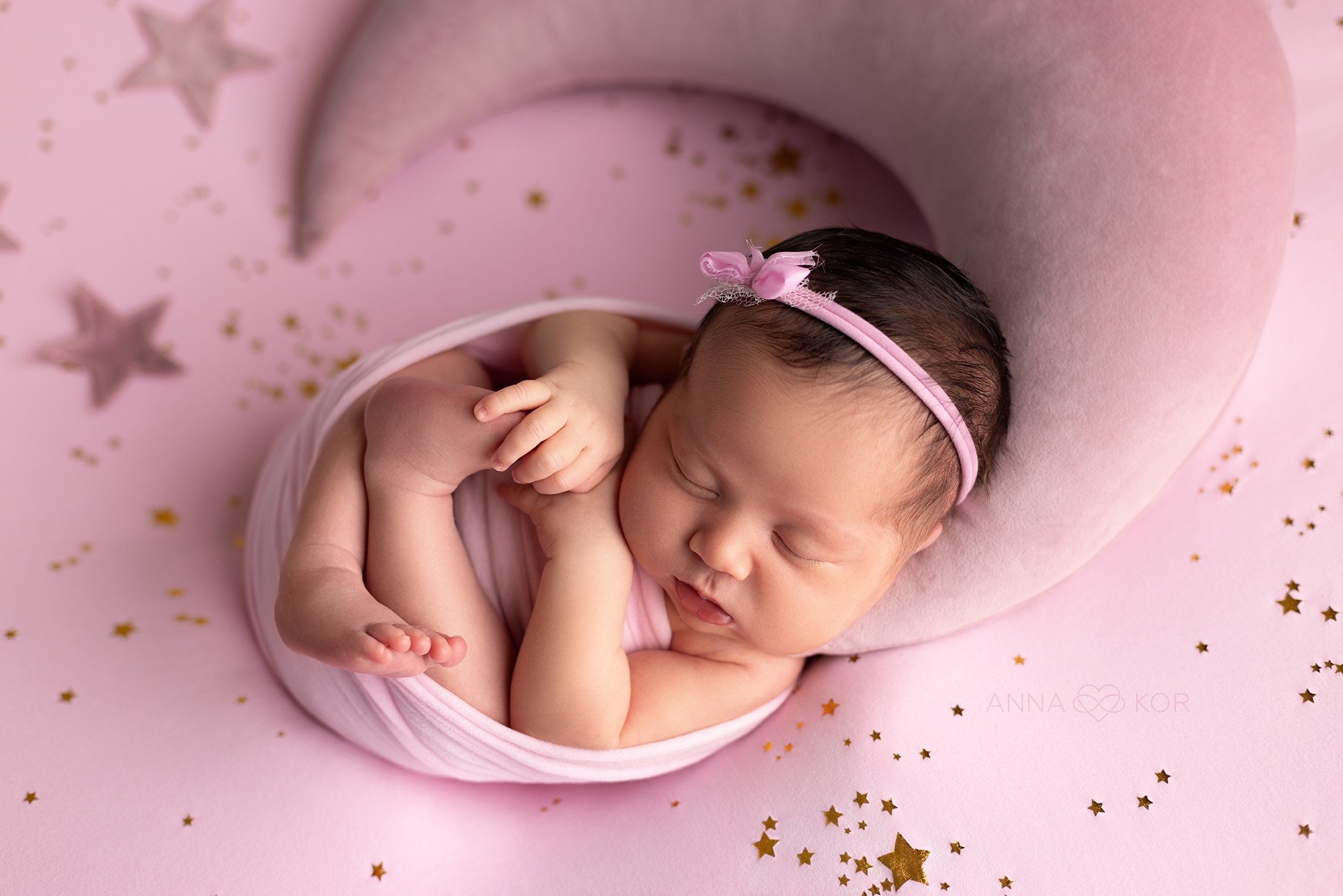 ANNA KOR Newborn Photographer in the UAE