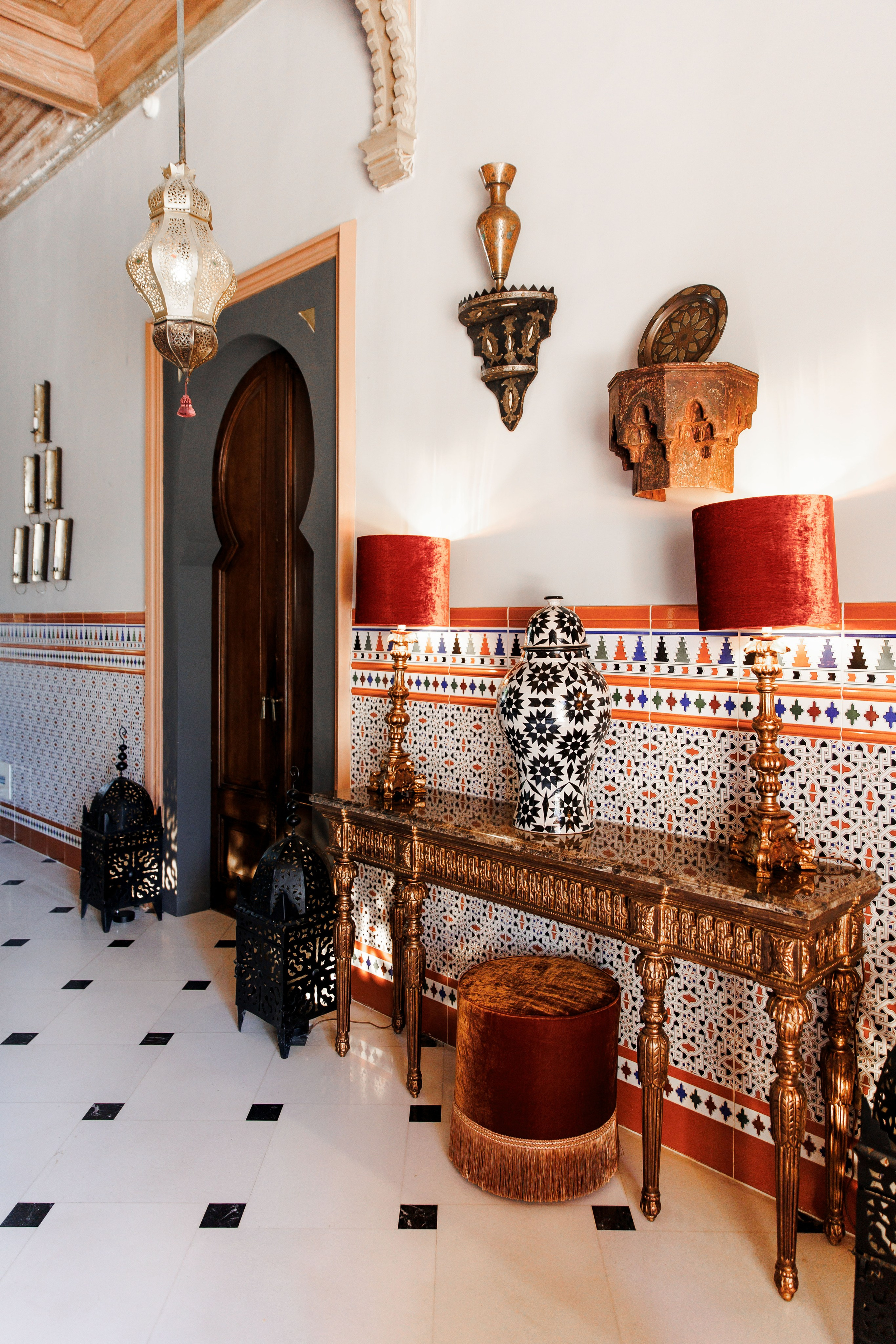 Decorative elements in the hall of the wedding venue in Sitges