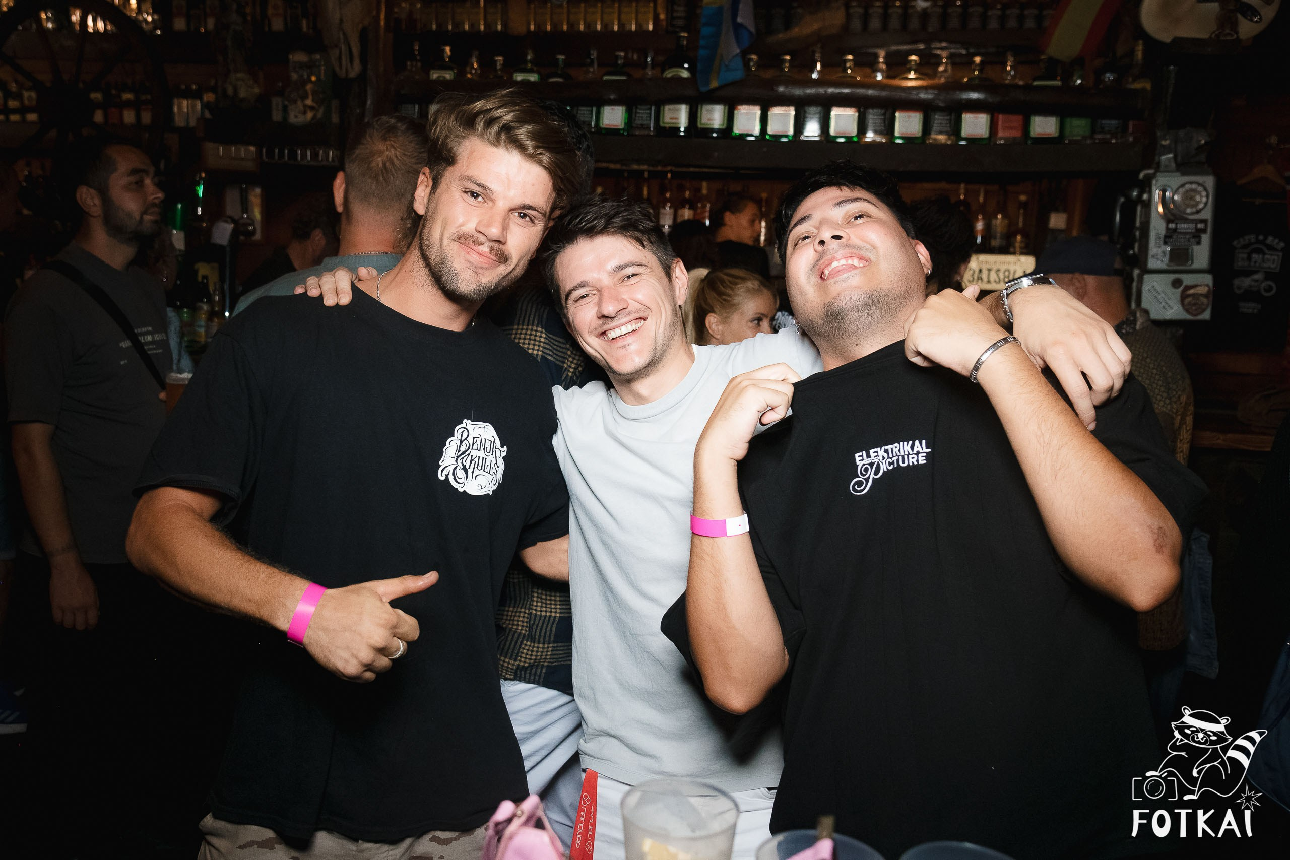 Fiesta Víspera de Festivo en El Paso Rock Bar – Hip Hop Old School | Reportaje fotográfico 08.10.2025 | FOTKAI