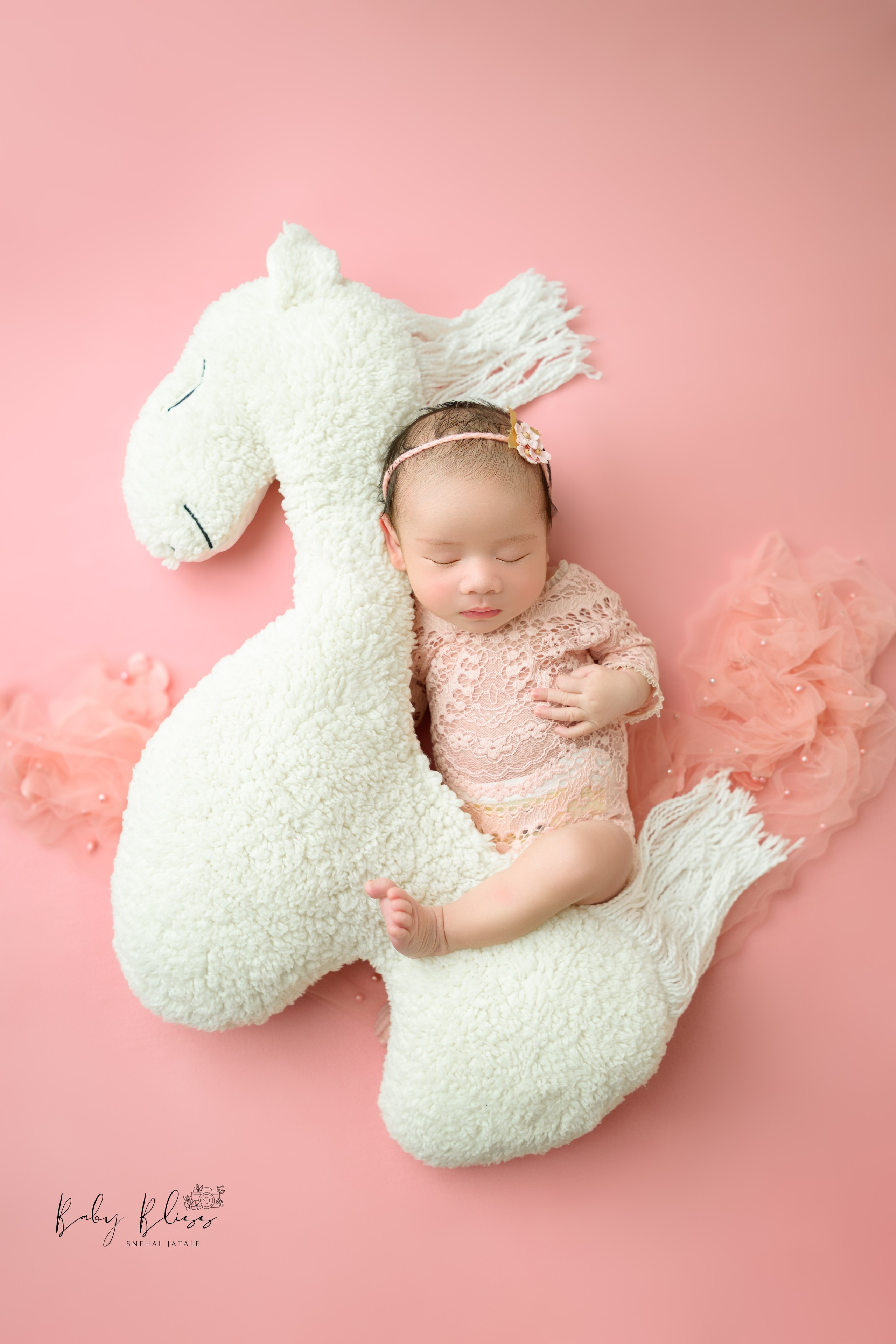 Best newborn photographer in Doha, Qatar. Best infant photoshoot in Doha, Qatar. Newborn photo session in Doha Qatar, baby, sitter, cake smash, pre-birthday, maternity, family photographer in Doha, Qatar