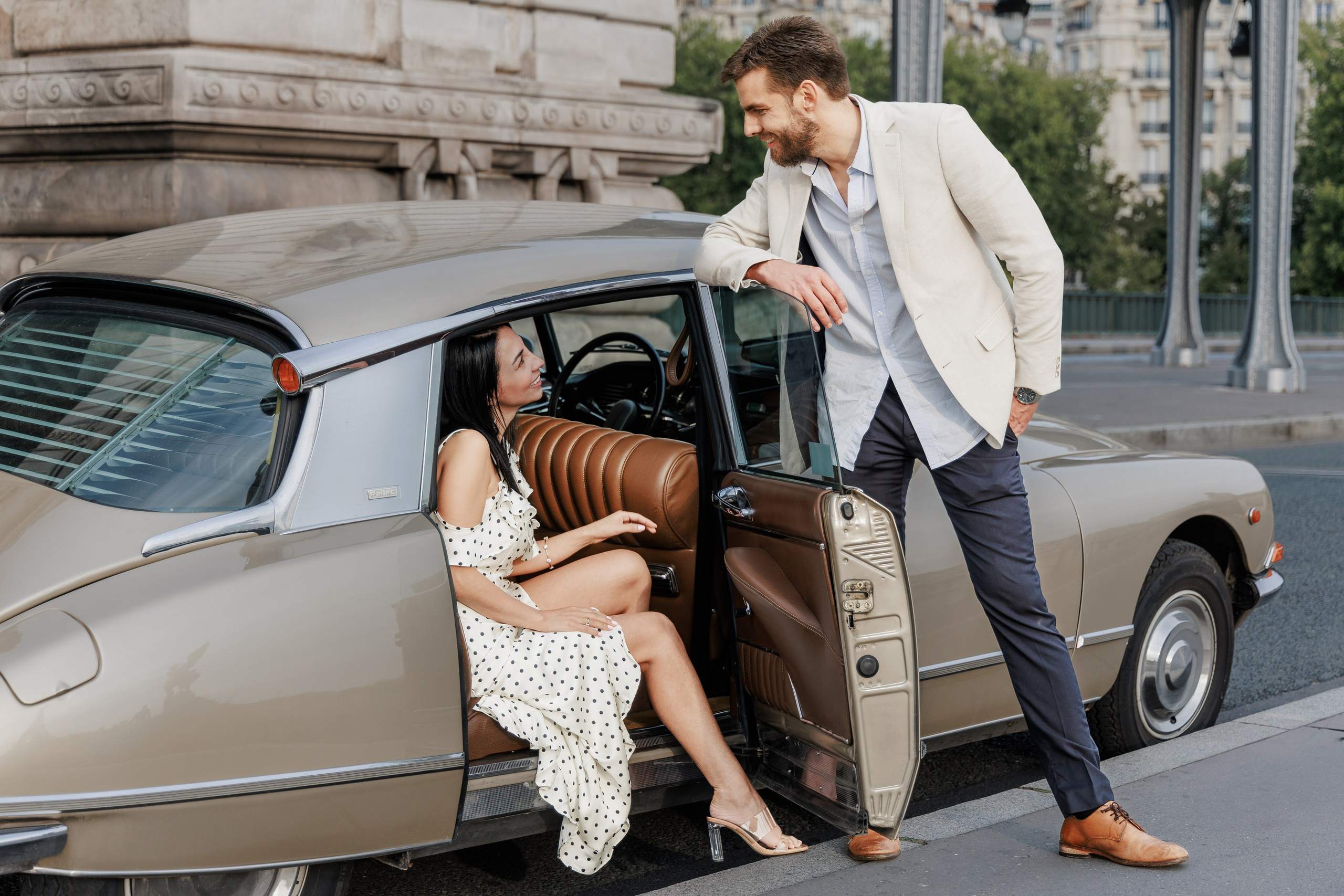 Bir-Hakeim Bridge in Paris — The Iconic Location for Luxury Proposal & Elopement Photography. Photographe à Paris