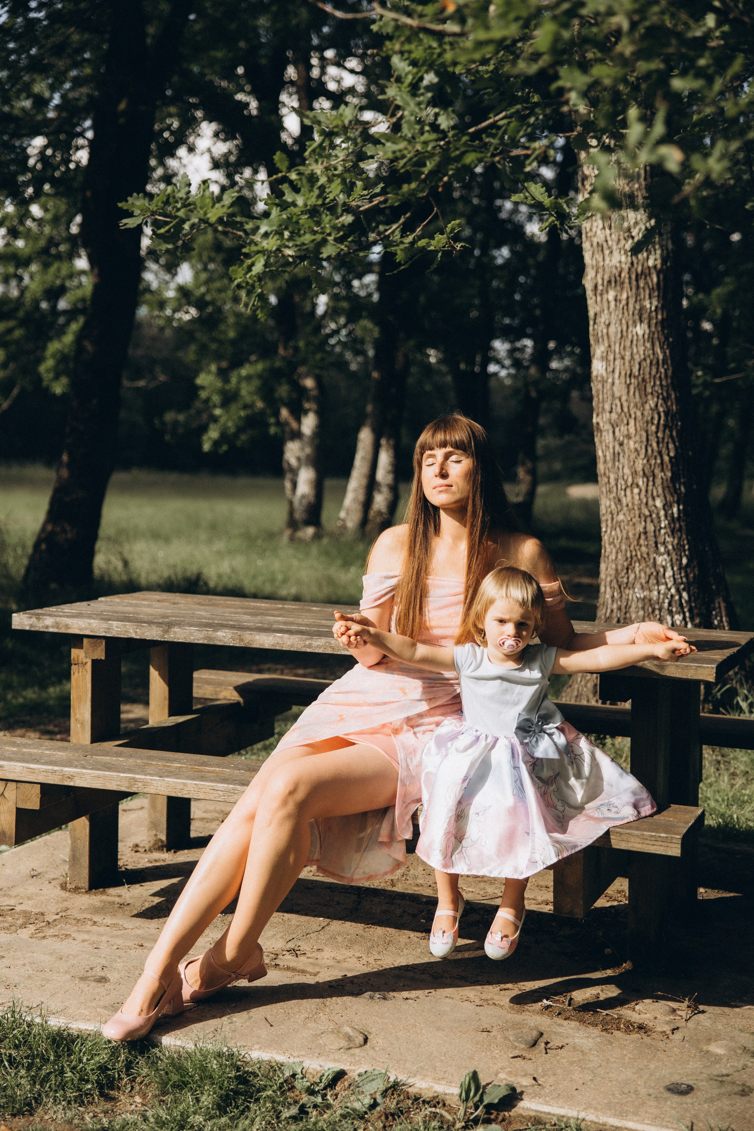 Séance photo en famille Forêt de Bouconne. Eugénie Smirnova — photographe à Toulouse et dans le sud-ouest de la France