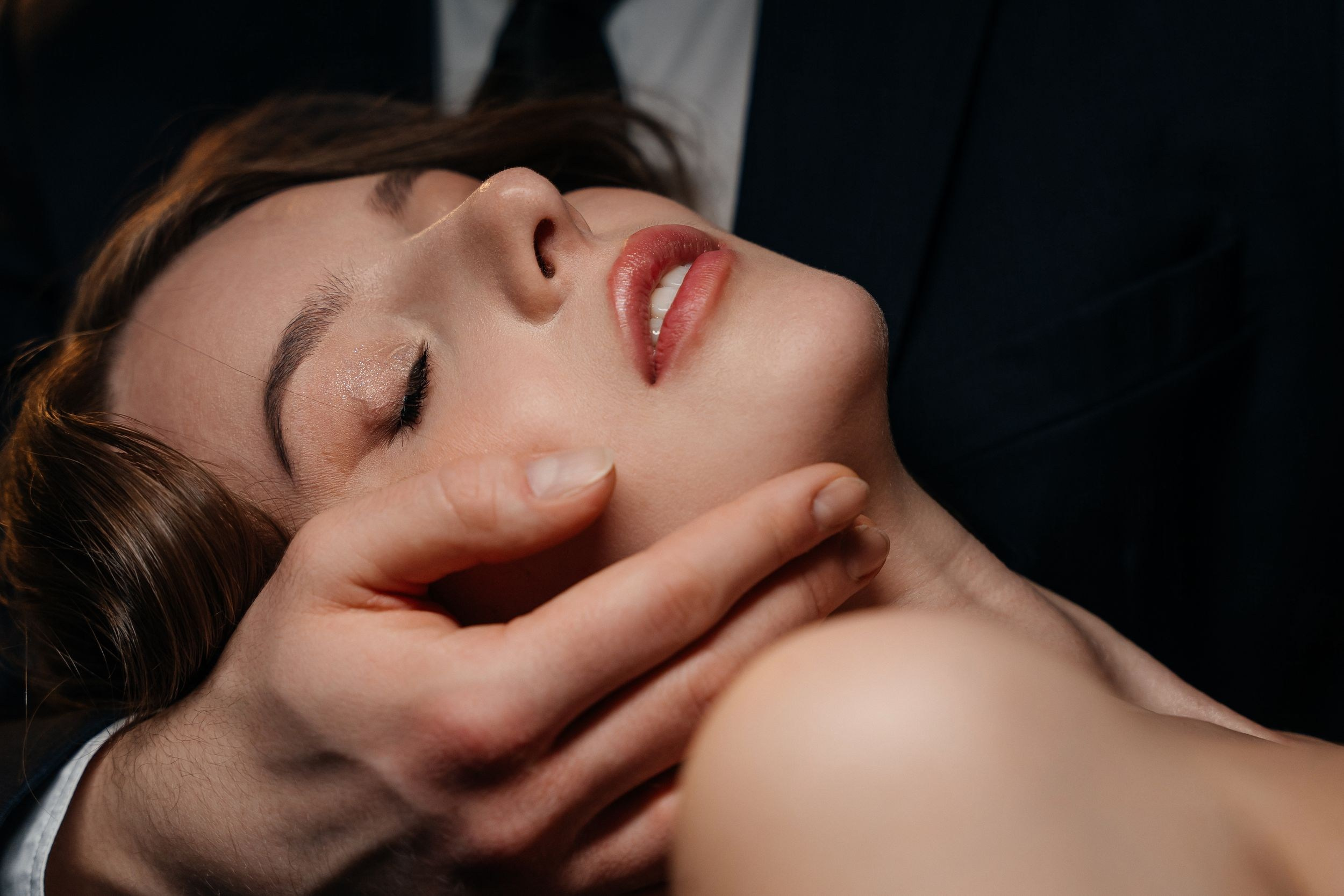 Getting Ready Together Before the Wedding Day. Wedding photographer & videographer Frankfurt | Denis Mirosnik